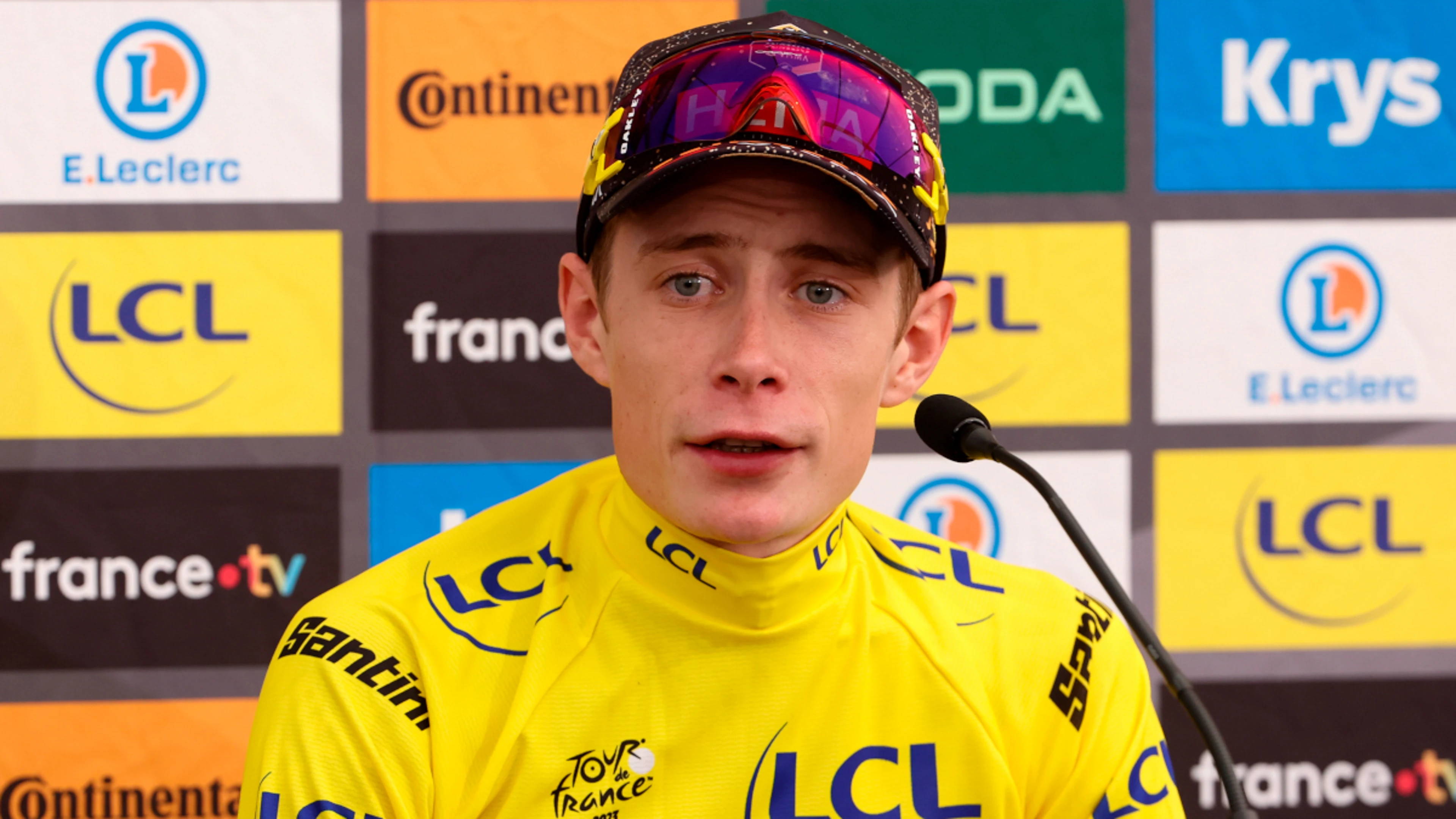 Champion Vingegaard leads Tour de France back to Paris