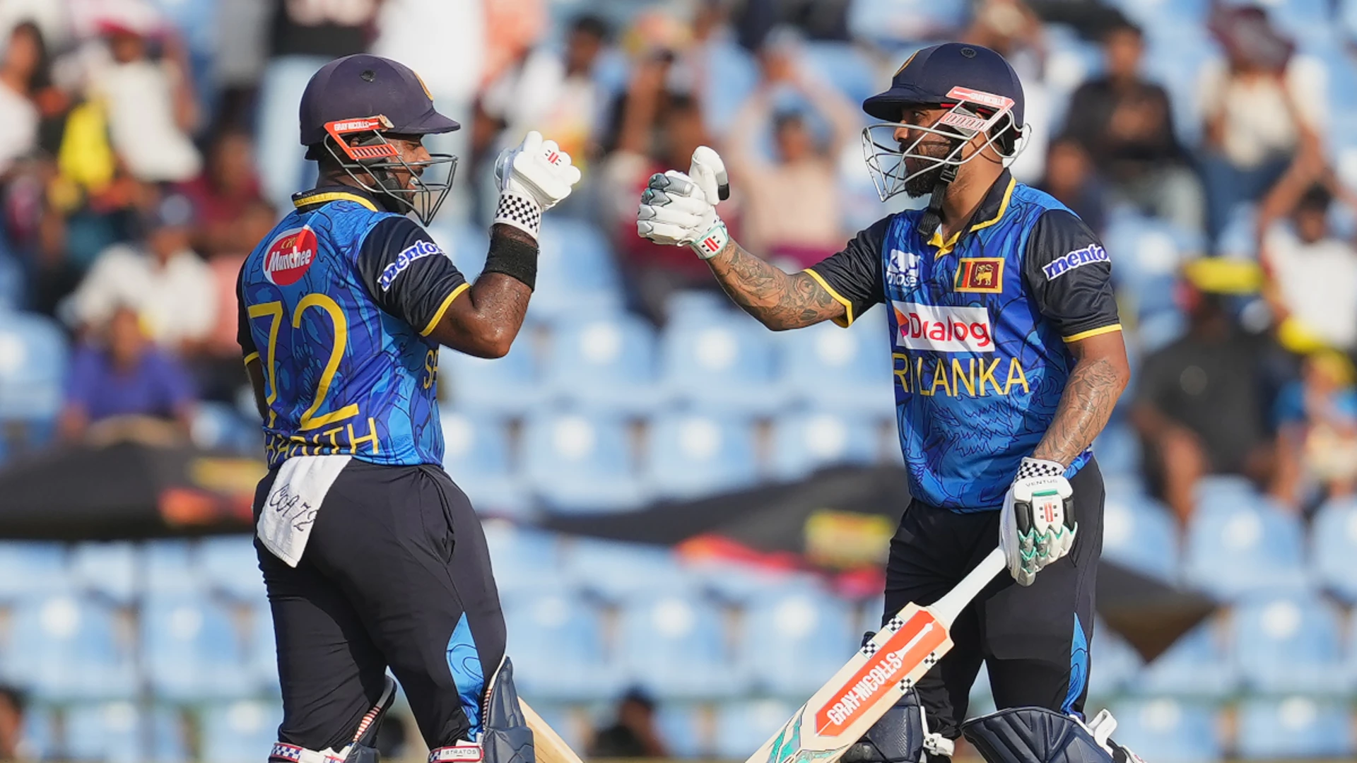 Mendis ton lifts Sri Lanka to 285-7 in ODI decider