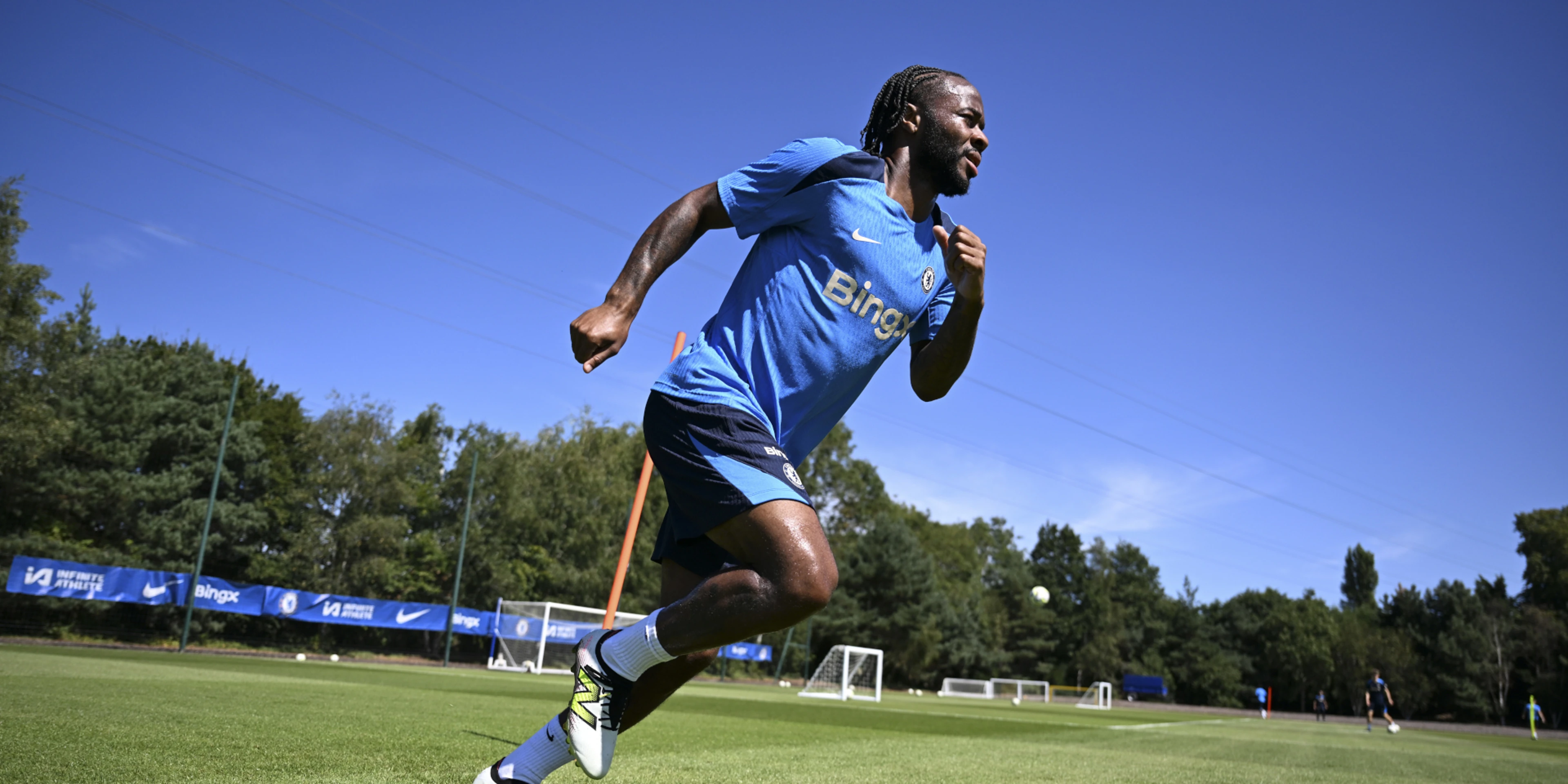 Sterling agrees Chelsea exit after troubled spell