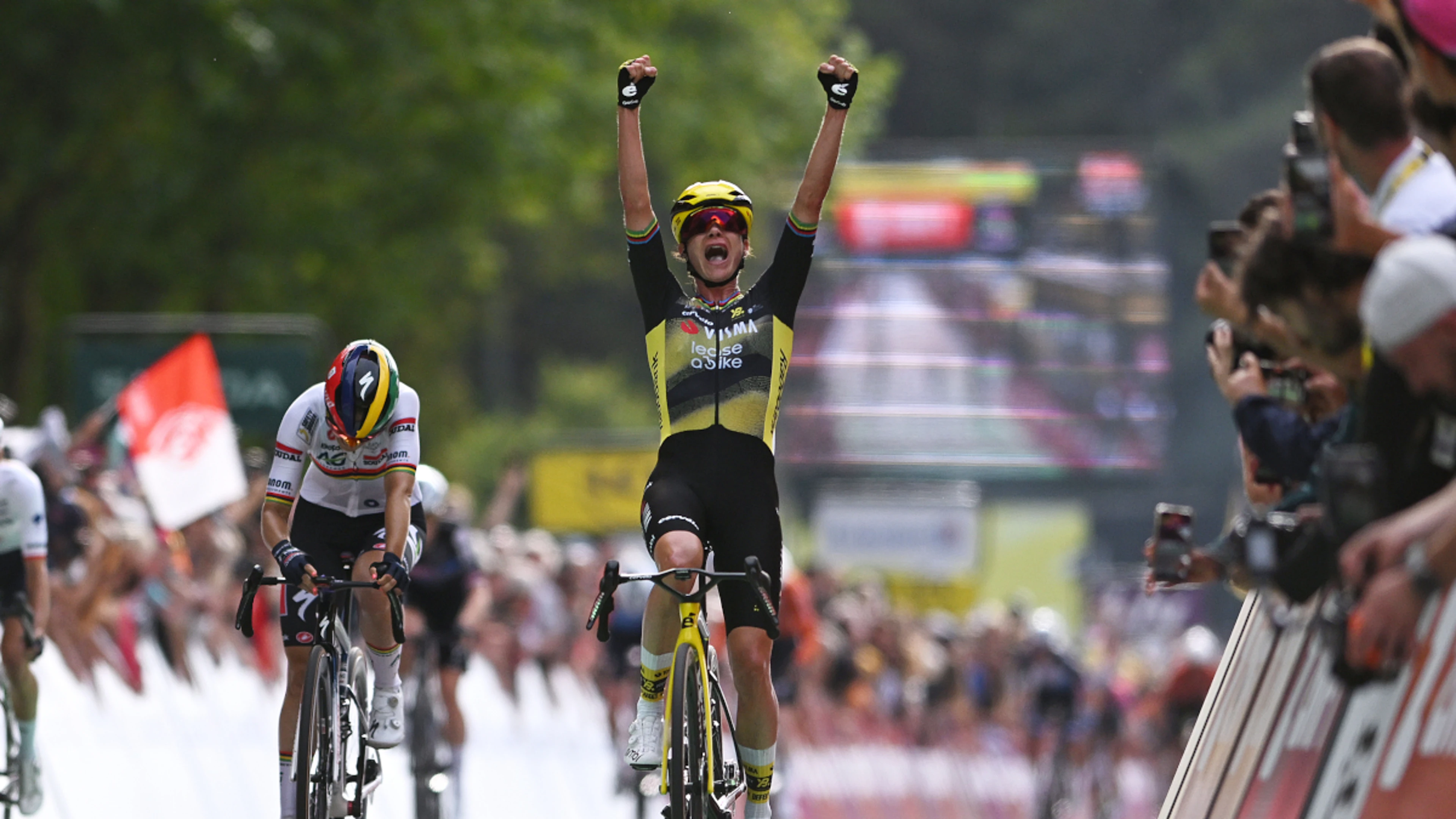 Vos surges to opening stage win in Tour de France Femmes