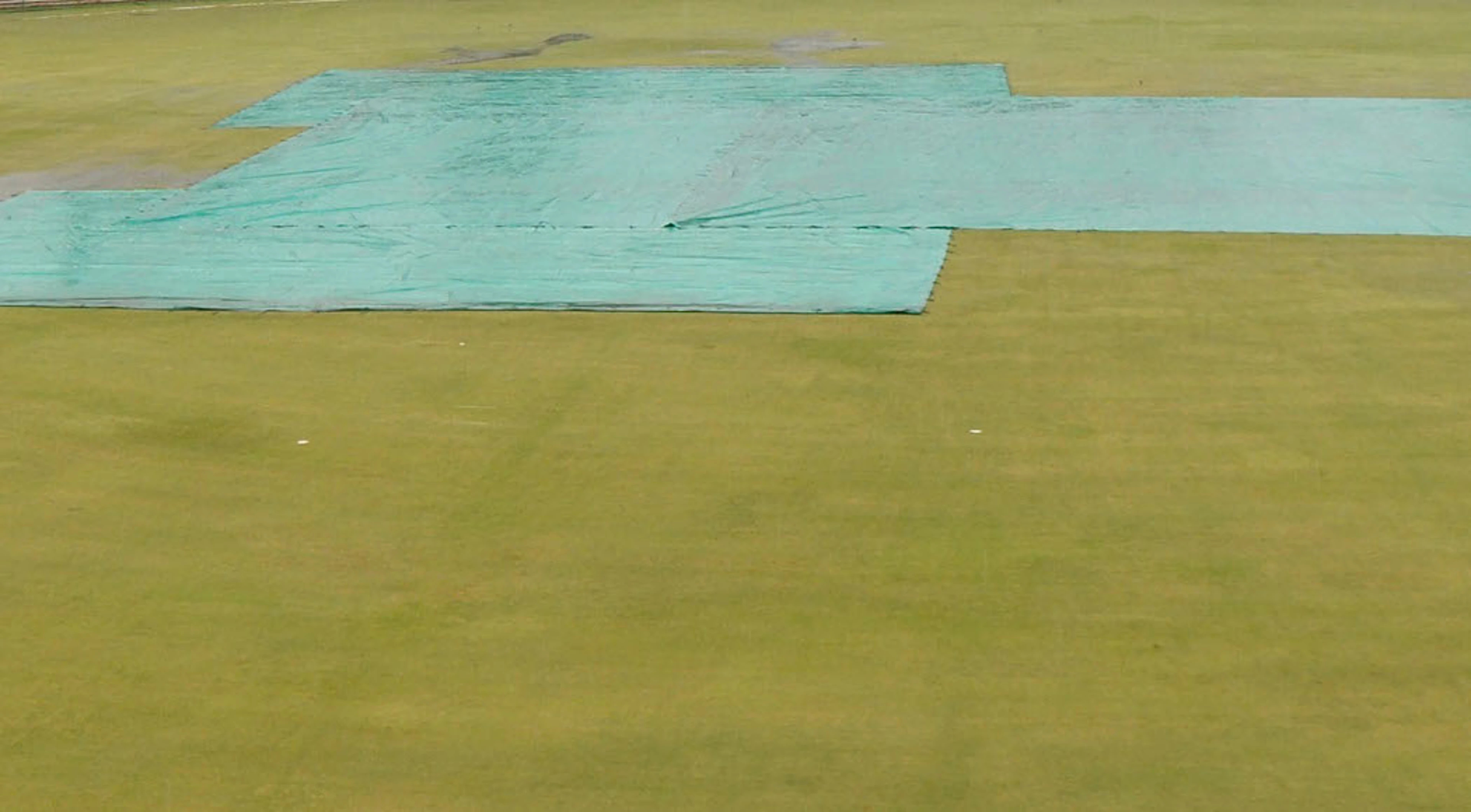 Rain halts solid reply for Sri Lanka after Zimbabwe all out for 406