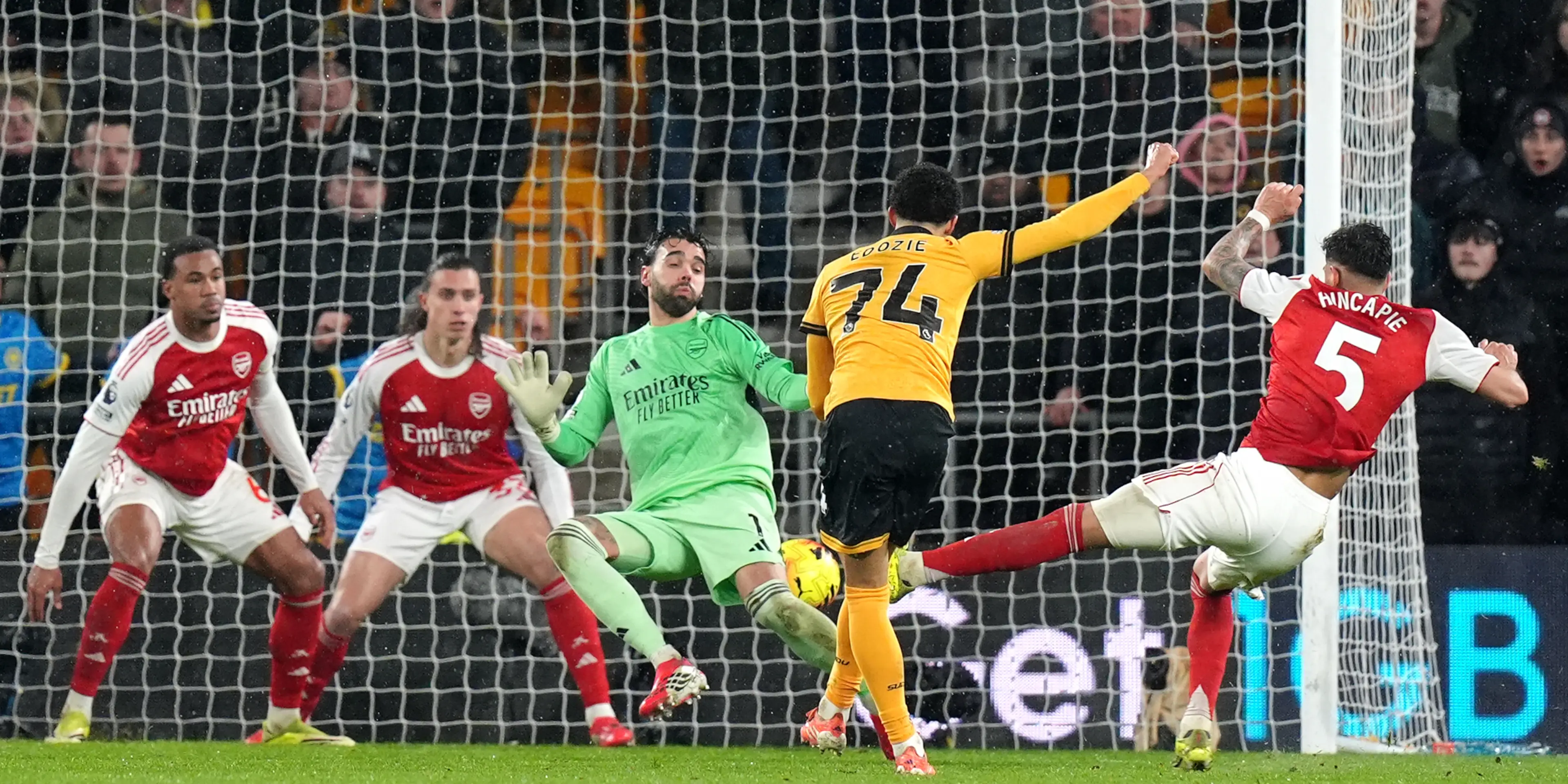 Sloppy Arsenal drop points in draw at bottom side Wolves