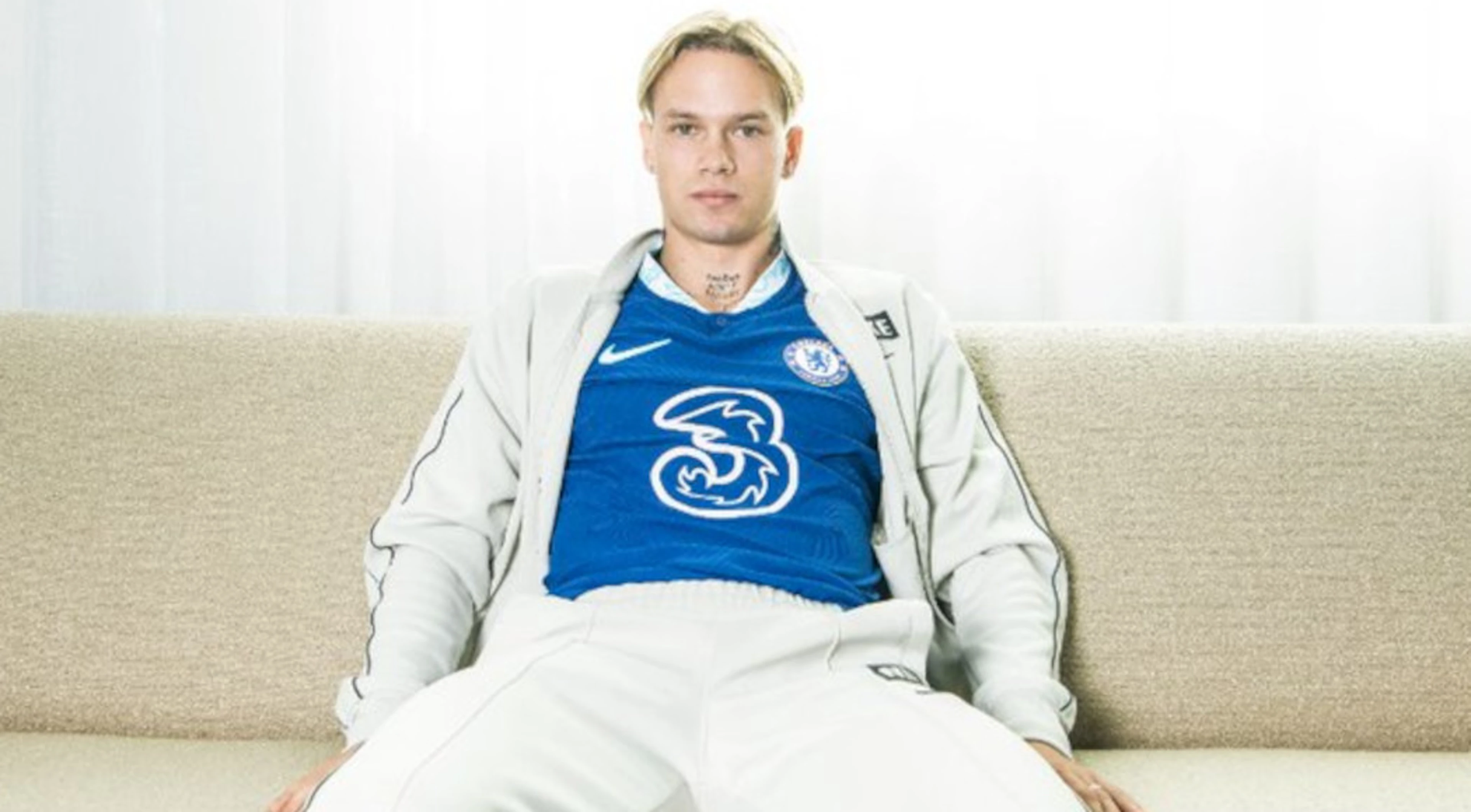 Chelsea sign Ukrainian winger Mudryk