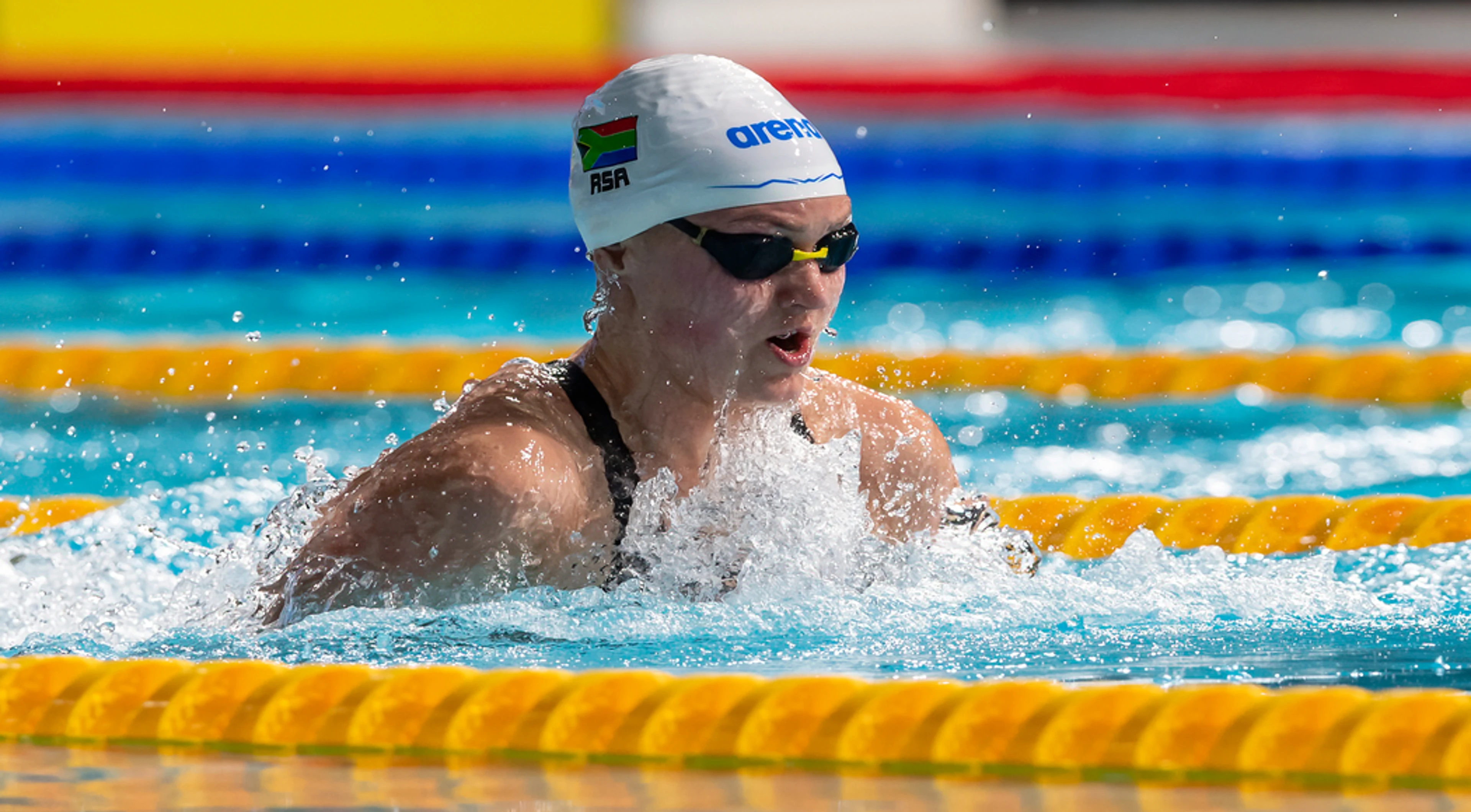 Record-breaking Van Niekerk leads trio of SA swimmers into breaststroke final
