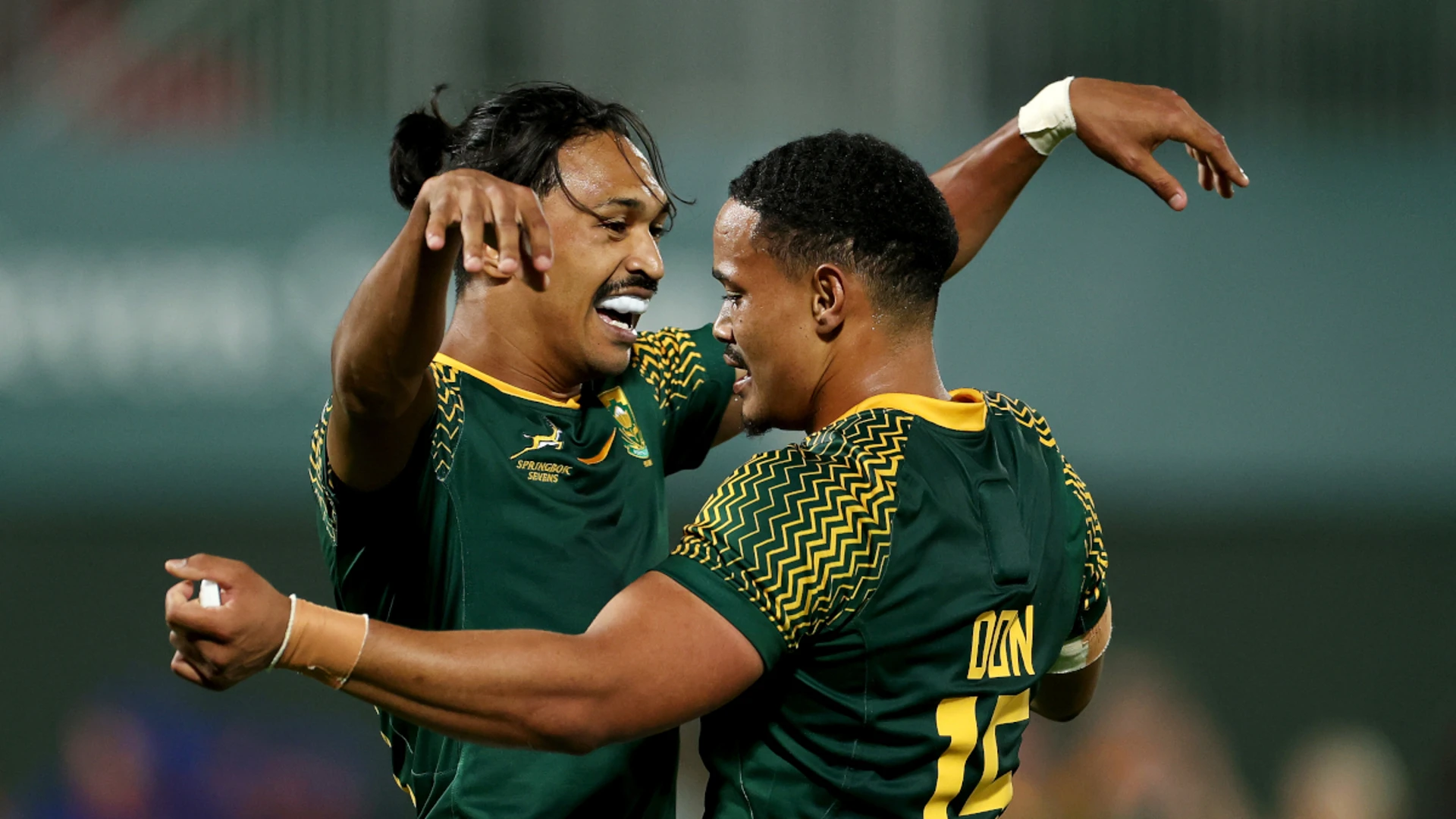 Blitzboks smash Ireland to stay unbeaten