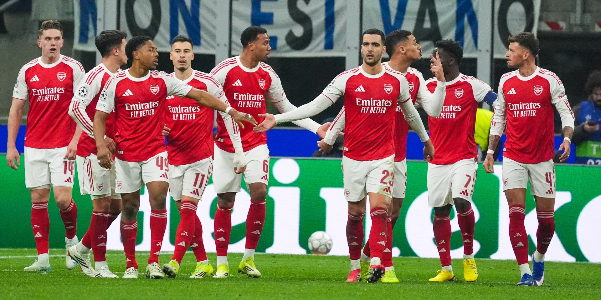 Rejuvenated Manchester United out to halt Arsenal's title charge