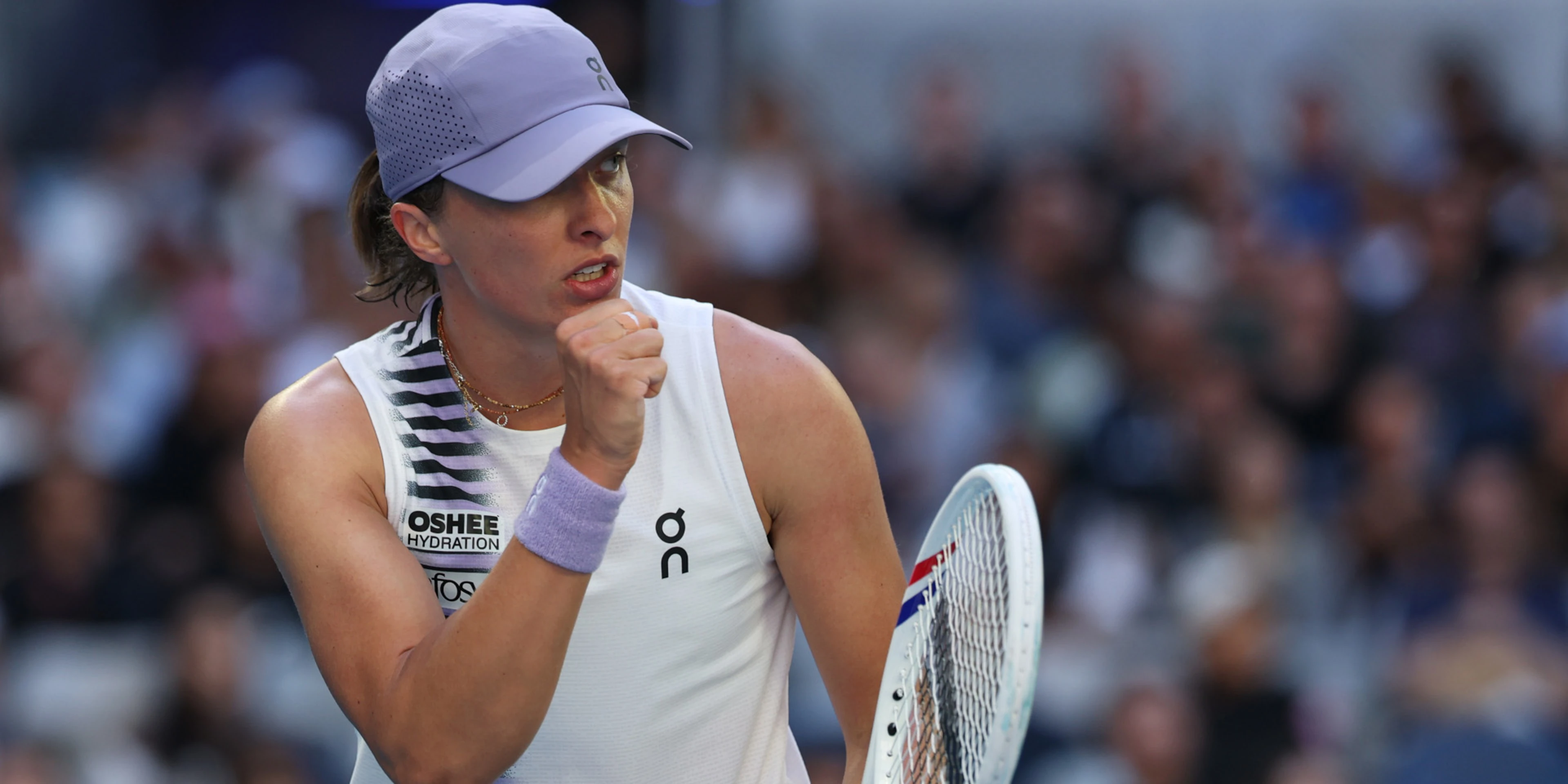 Swiatek survives blip to beat Kalinskaya at Australian Open