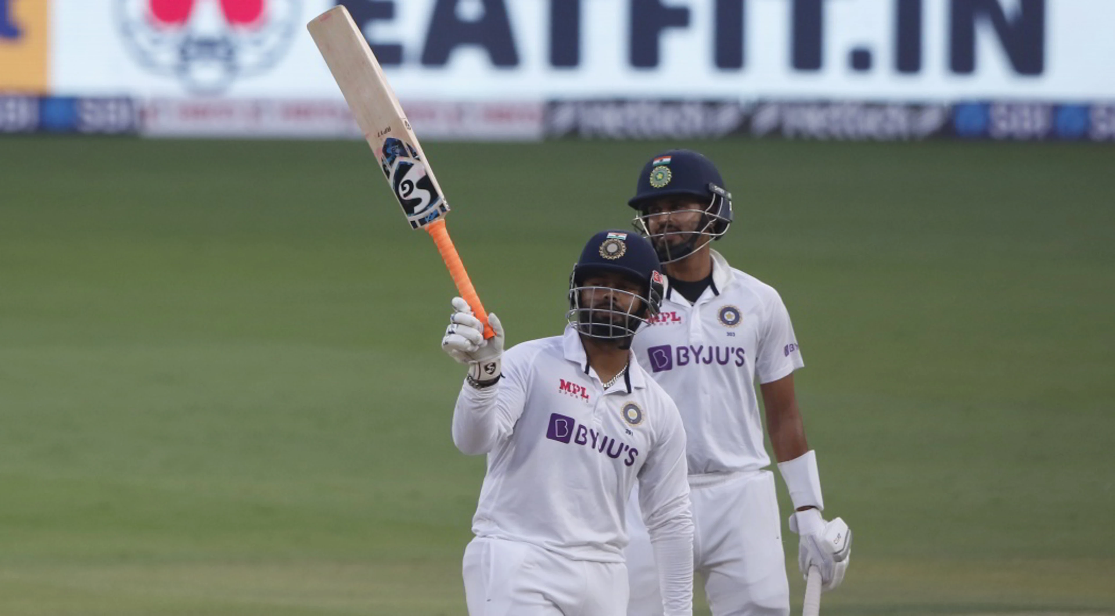 Rampant India corner Sri Lanka in pink ball test