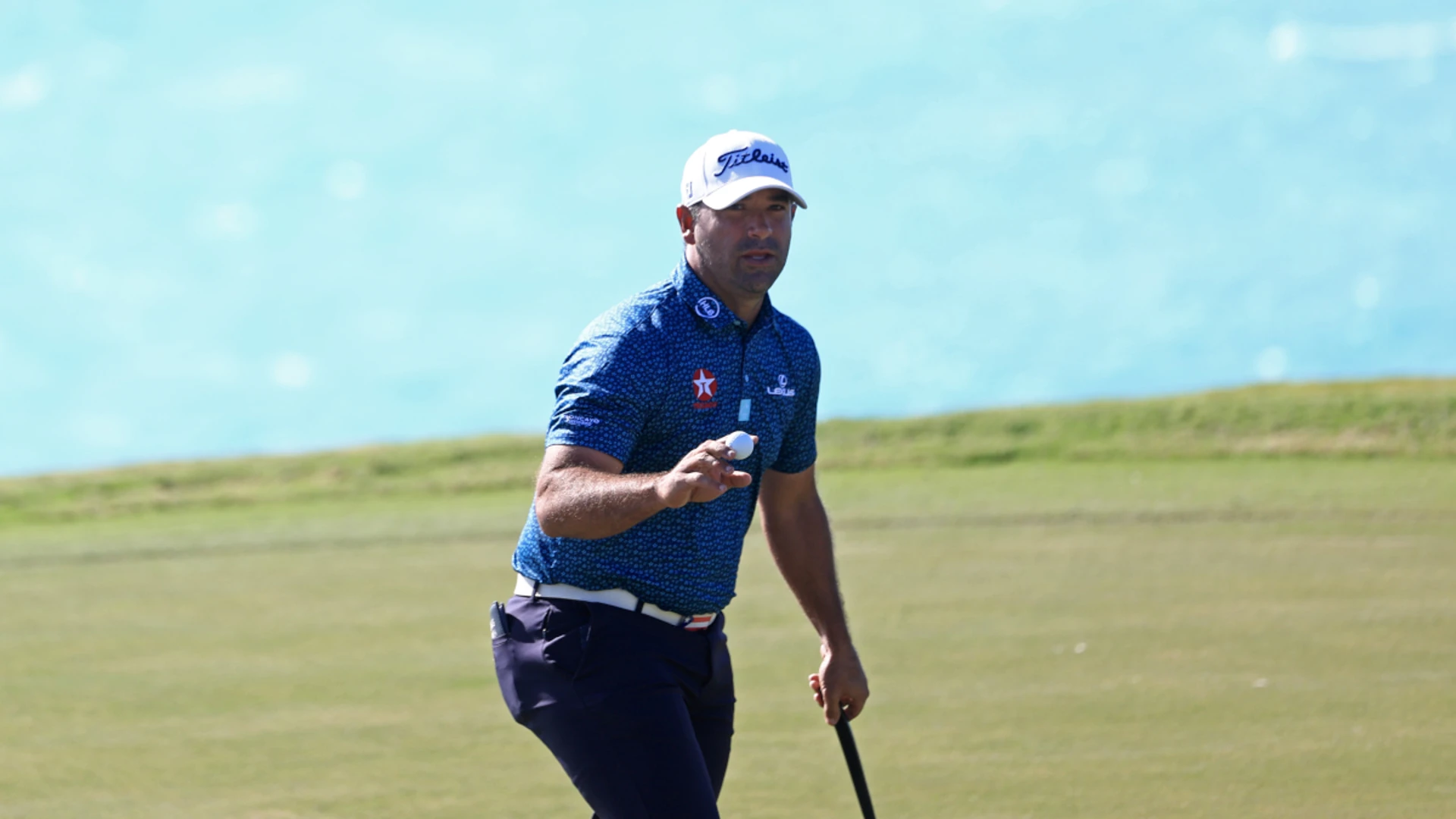 Andrew Novak, Rafael Campos cut through wind, lead at Bermuda