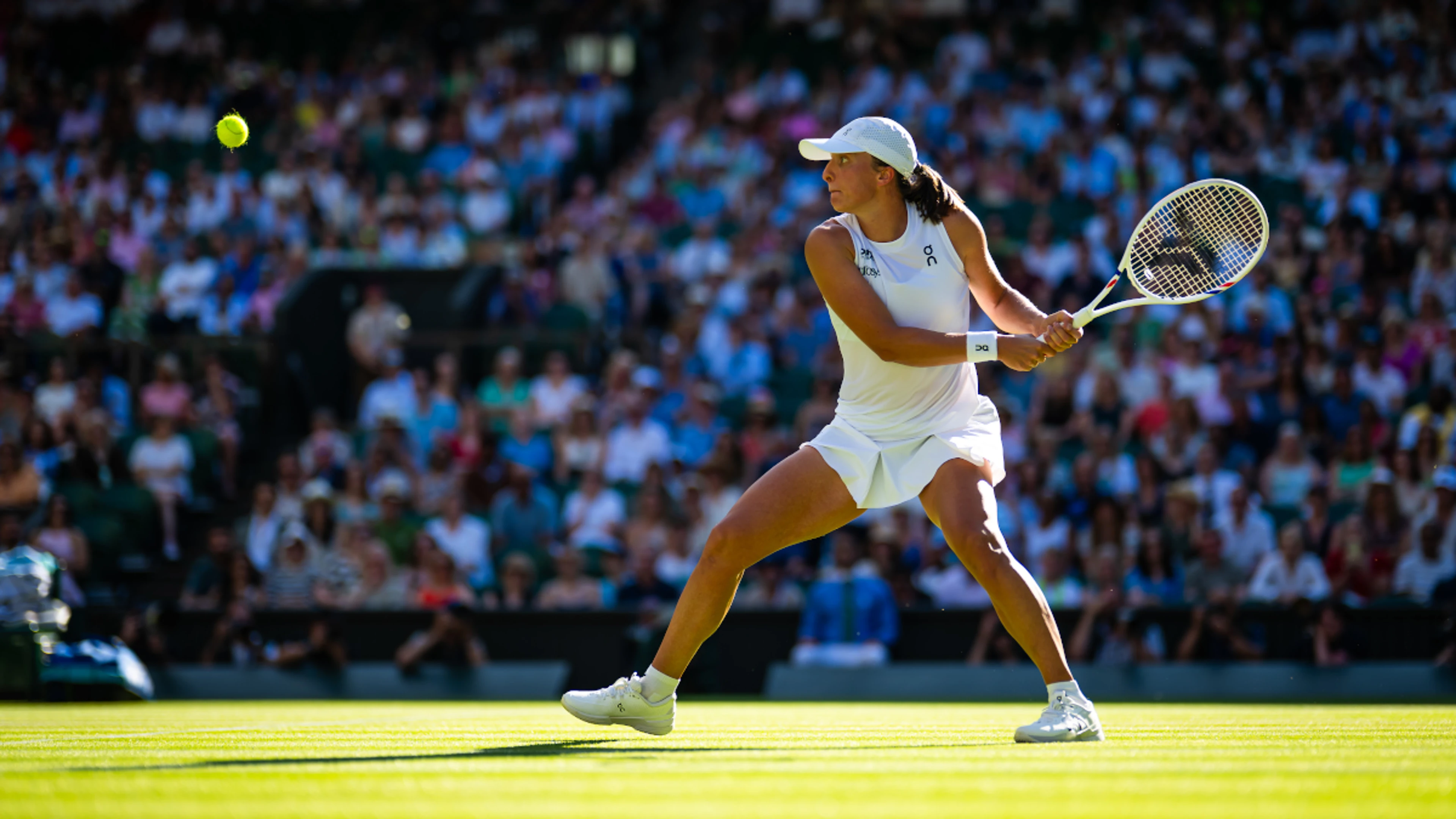Swiatek and Anisimova battle to be new queen of Wimbledon