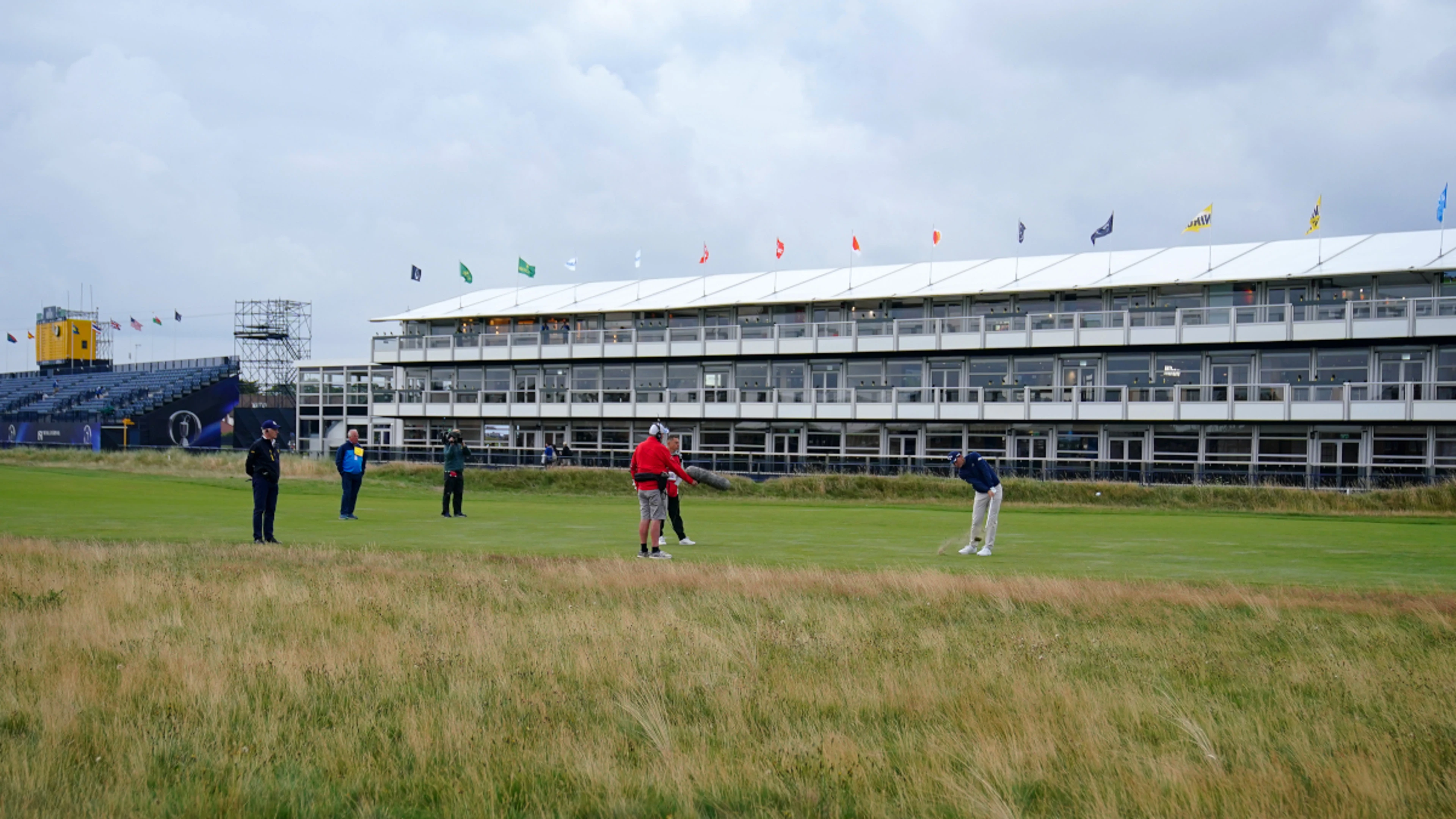 Open day two underway with amateur Lamprecht sharing lead