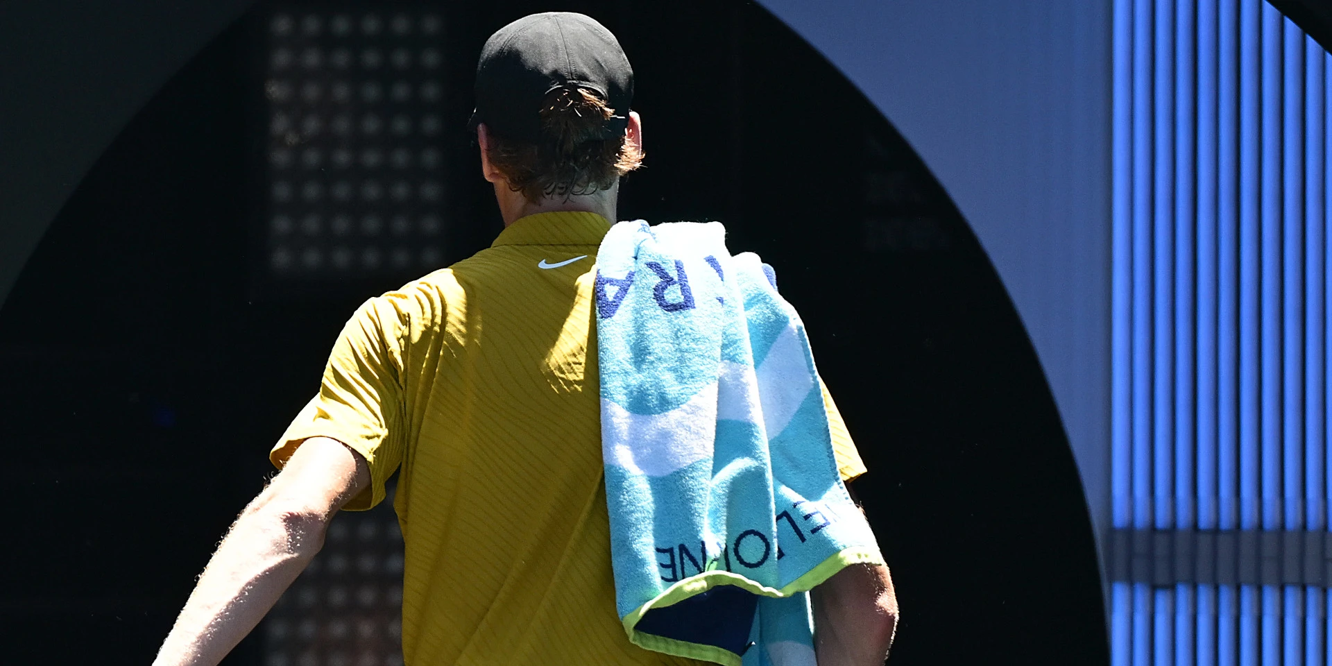 Extreme heat triggers suspension rule at baking Australian Open