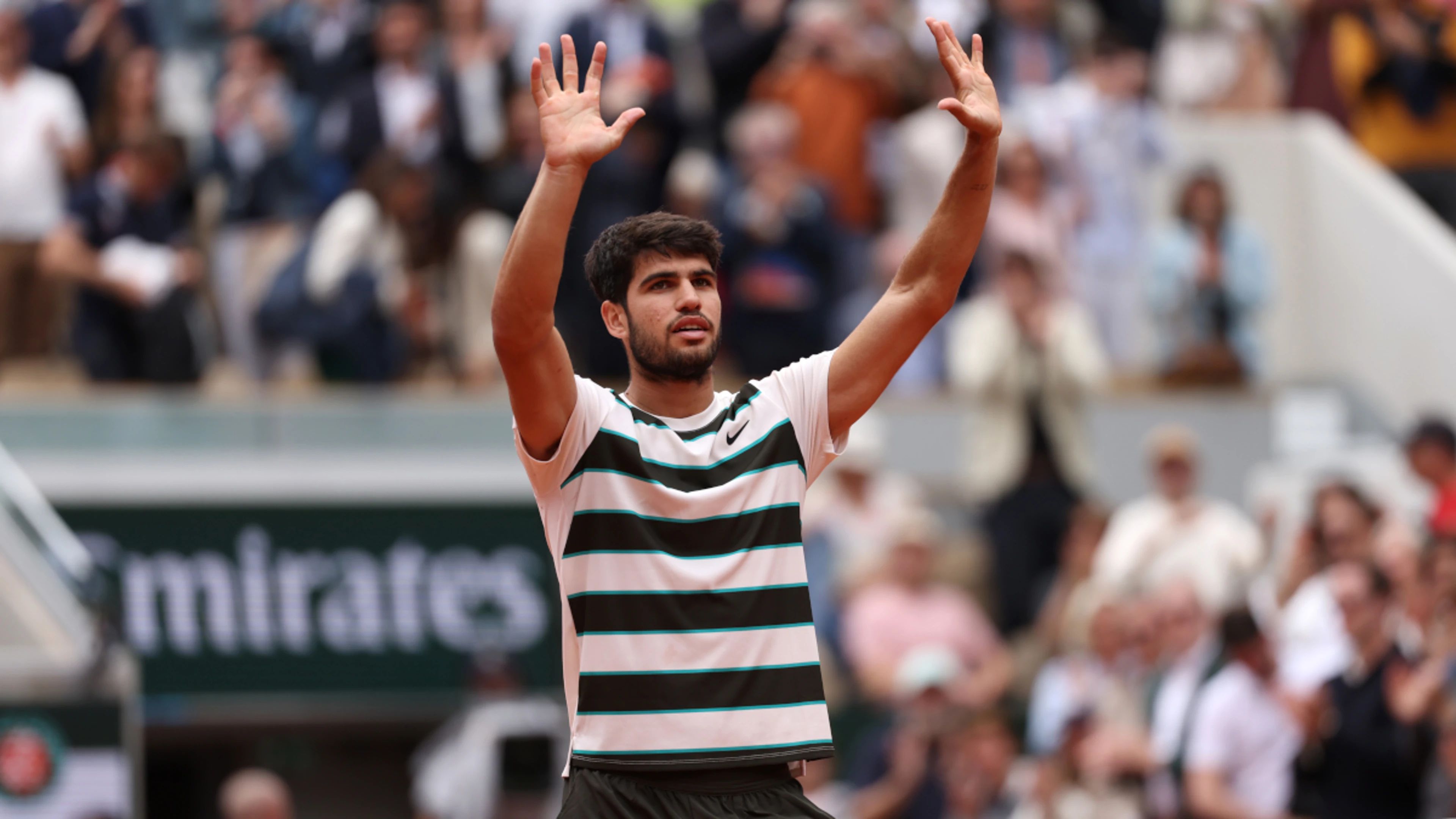 Alcaraz makes winning start to French Open title defence