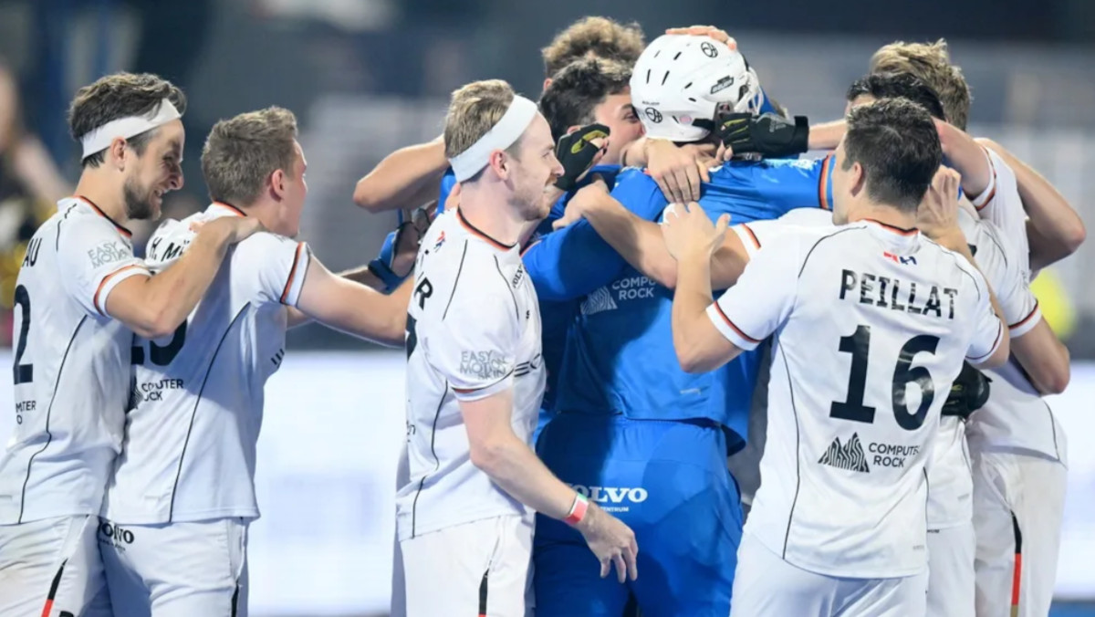 Germany stun England; Dutch cruise past Korea