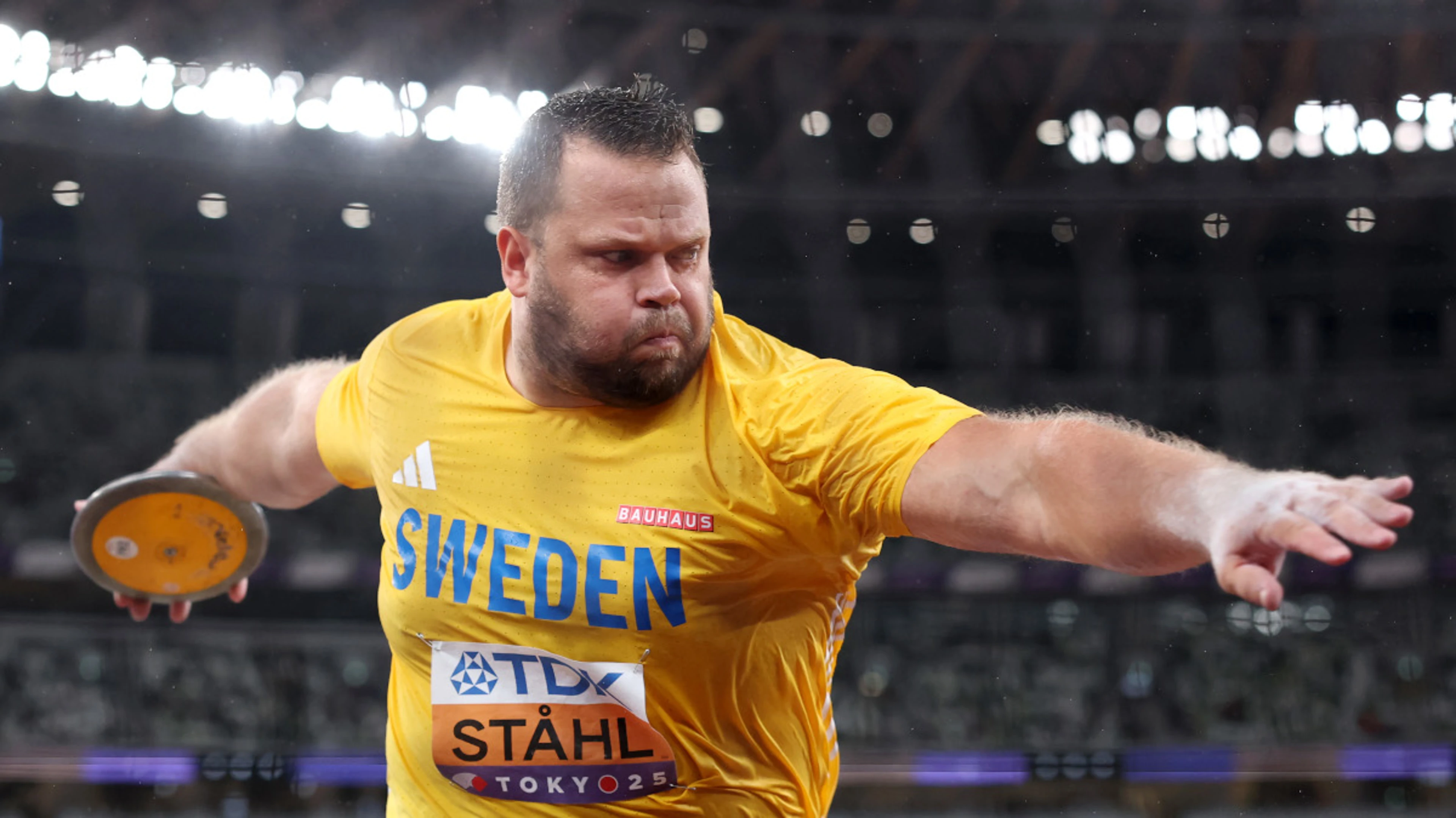 Stahl leaves it late to win discus gold in delayed final