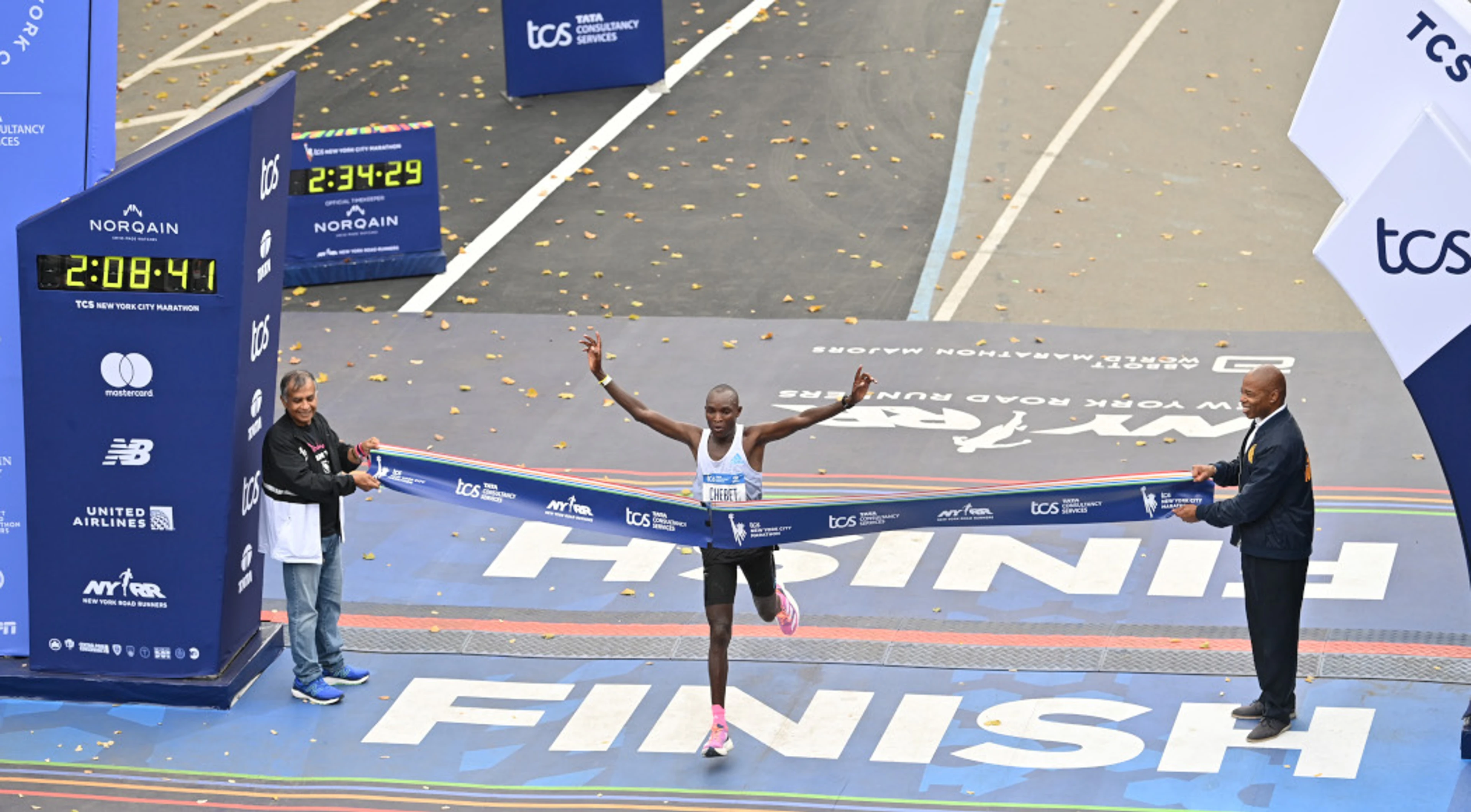 Kenyans sweep New York City Marathon in punishing heat
