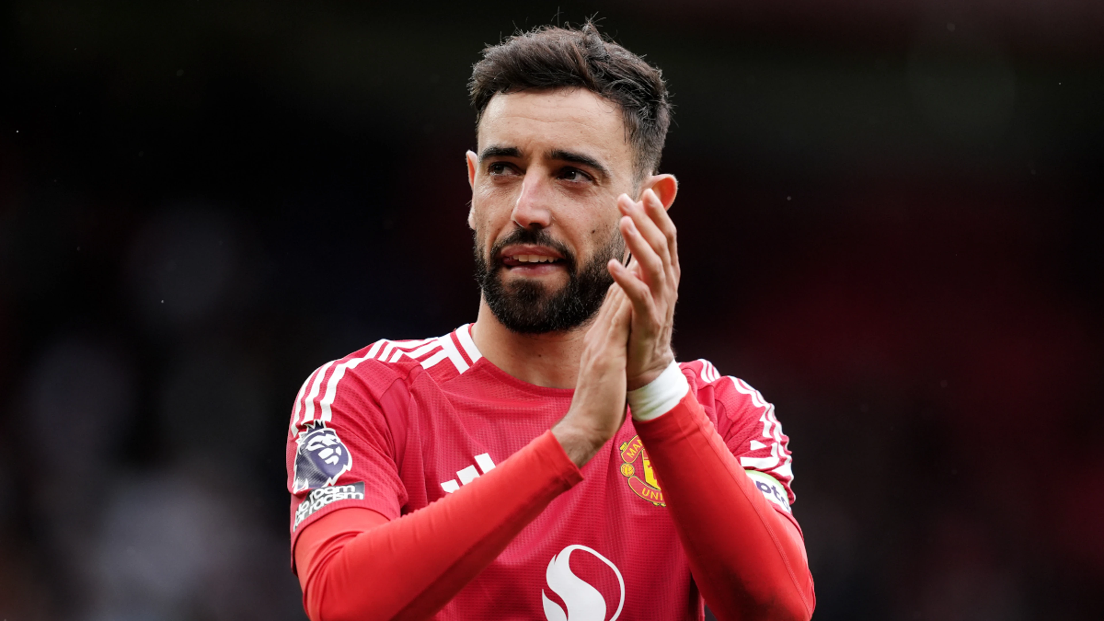 Fernandes rejects Saudi move to stay at Man Utd