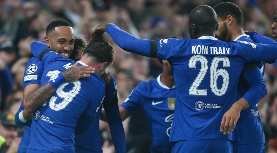 Chelsea thump Milan to boost challenge