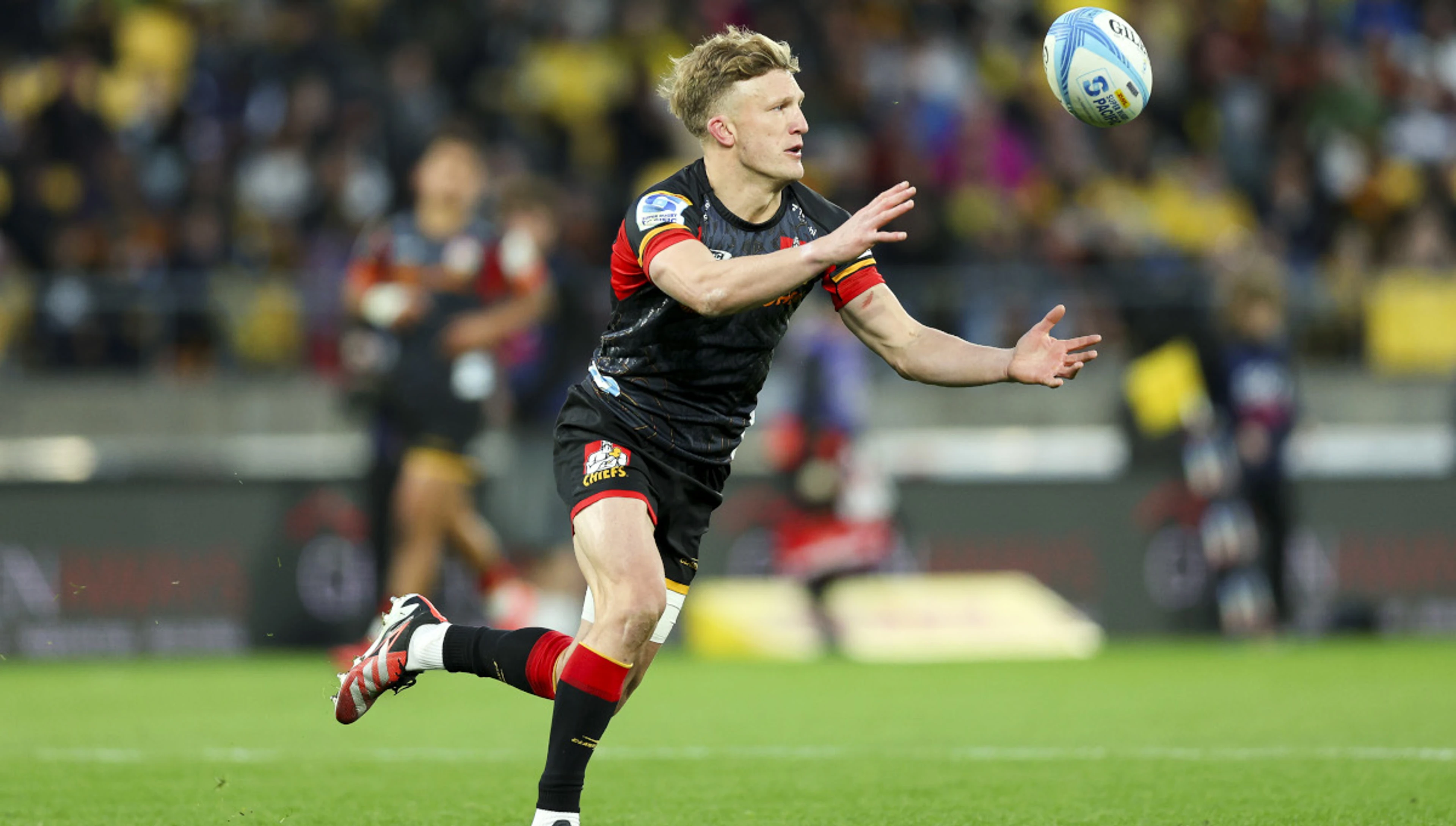 Chiefs upset Hurricanes in Super Rugby semifinal