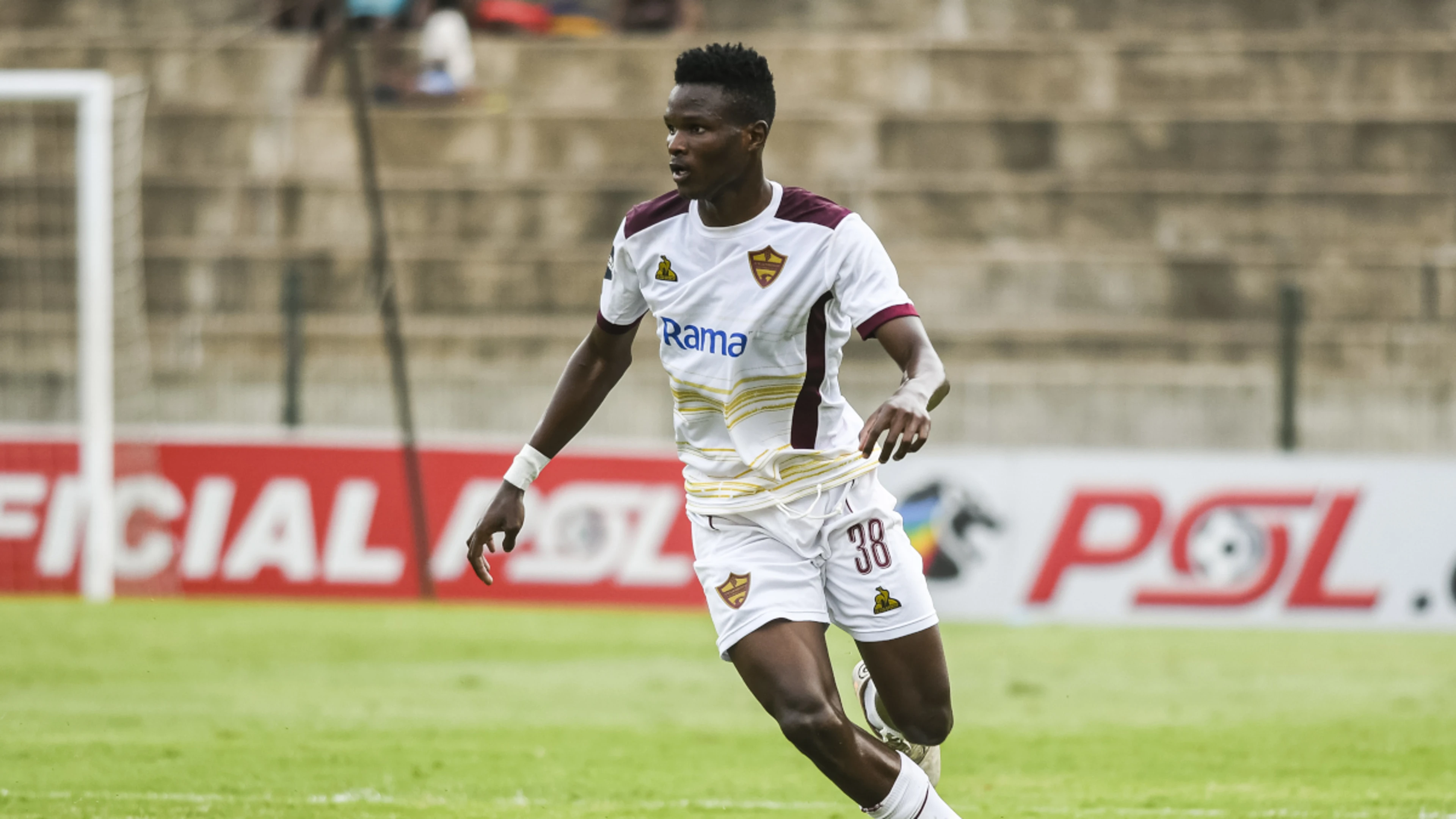 Union sign Olwethu Makhanya