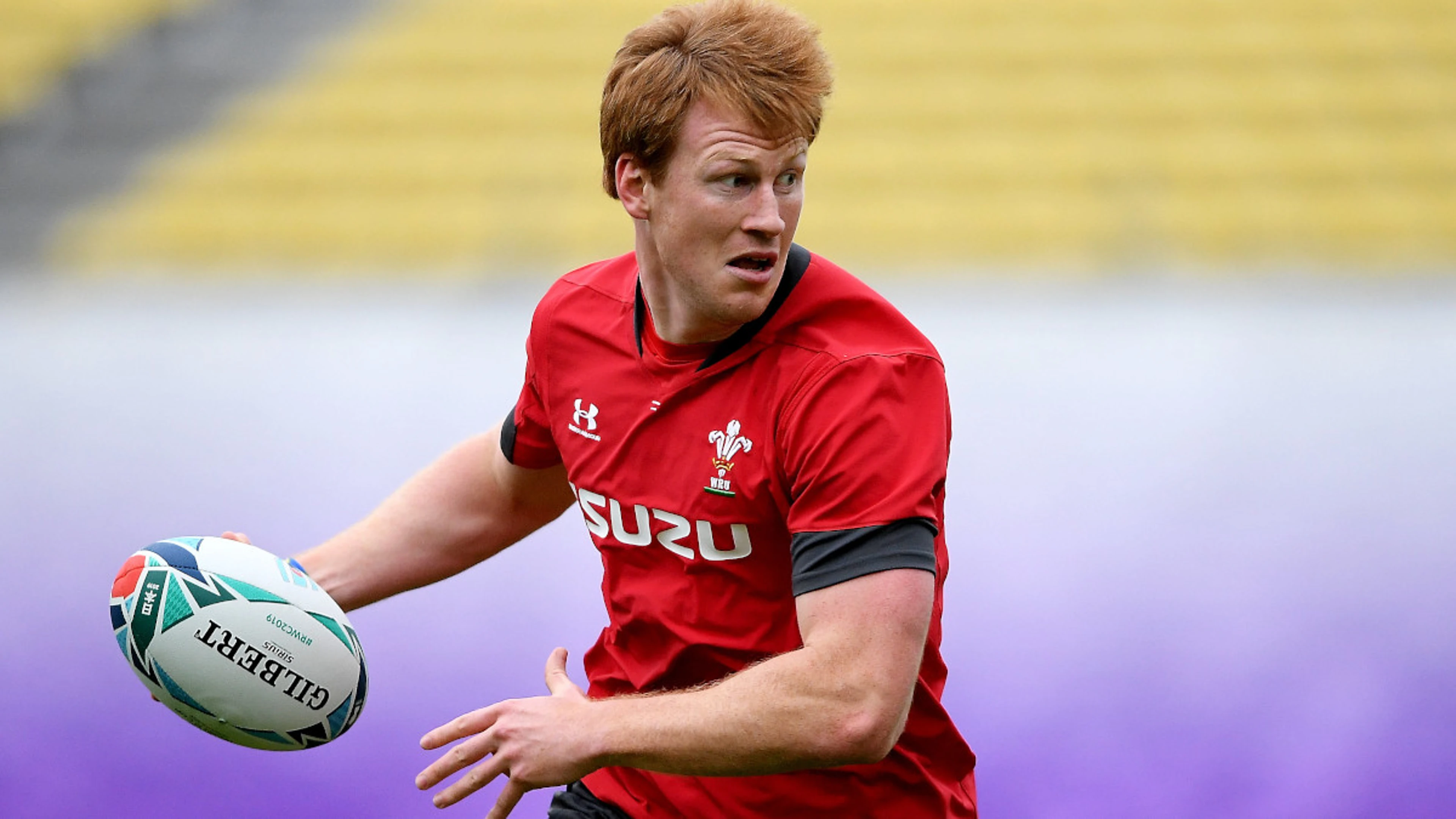 Wales flyhalf Patchell signs for Highlanders