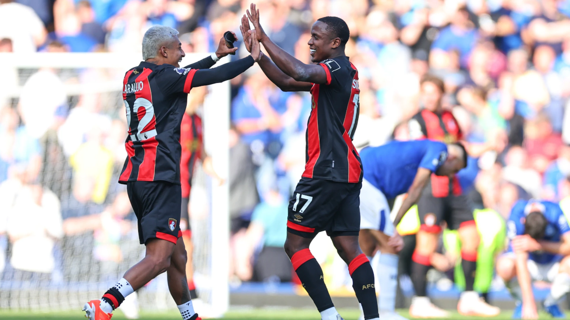 Bournemouth snatch dramatic win at Everton with three late goals