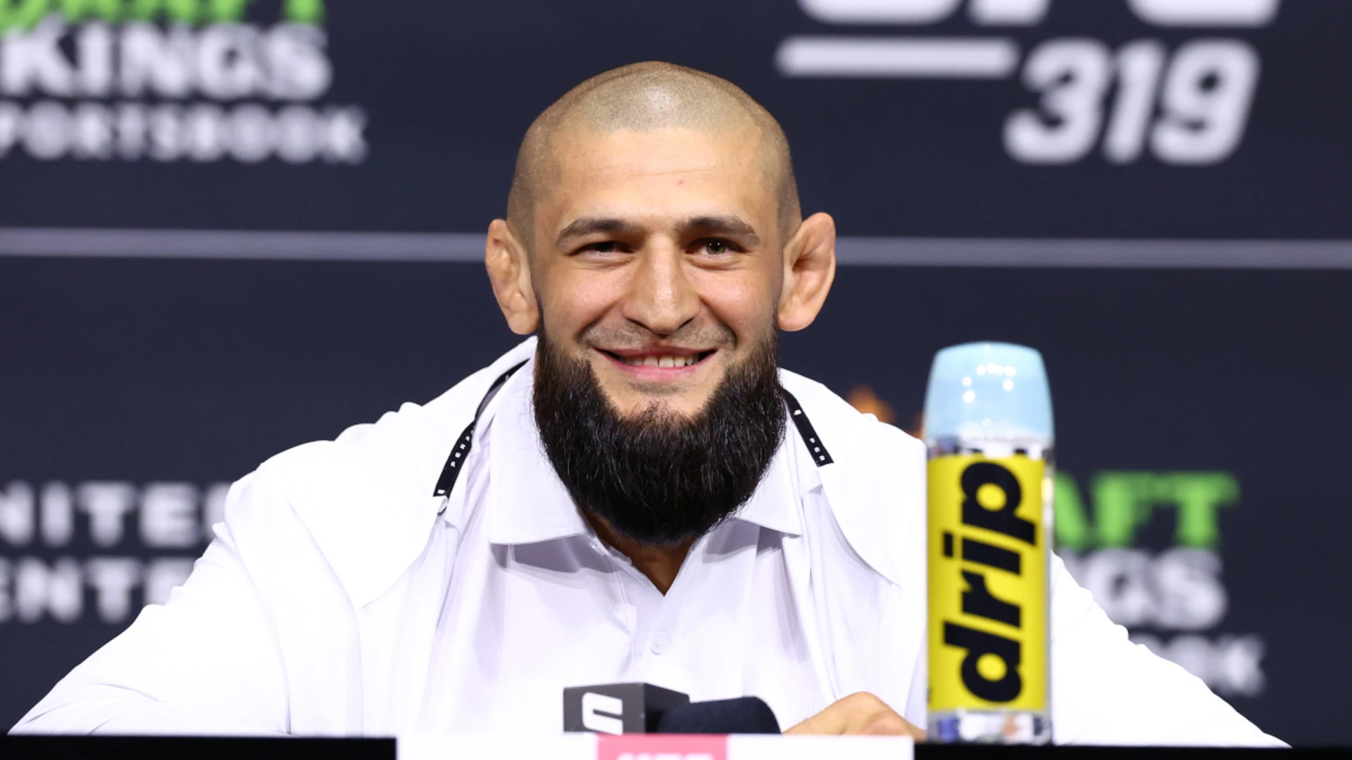 Khamzat Chimaev aims to dethrone Dricus du Plessis at UFC 319