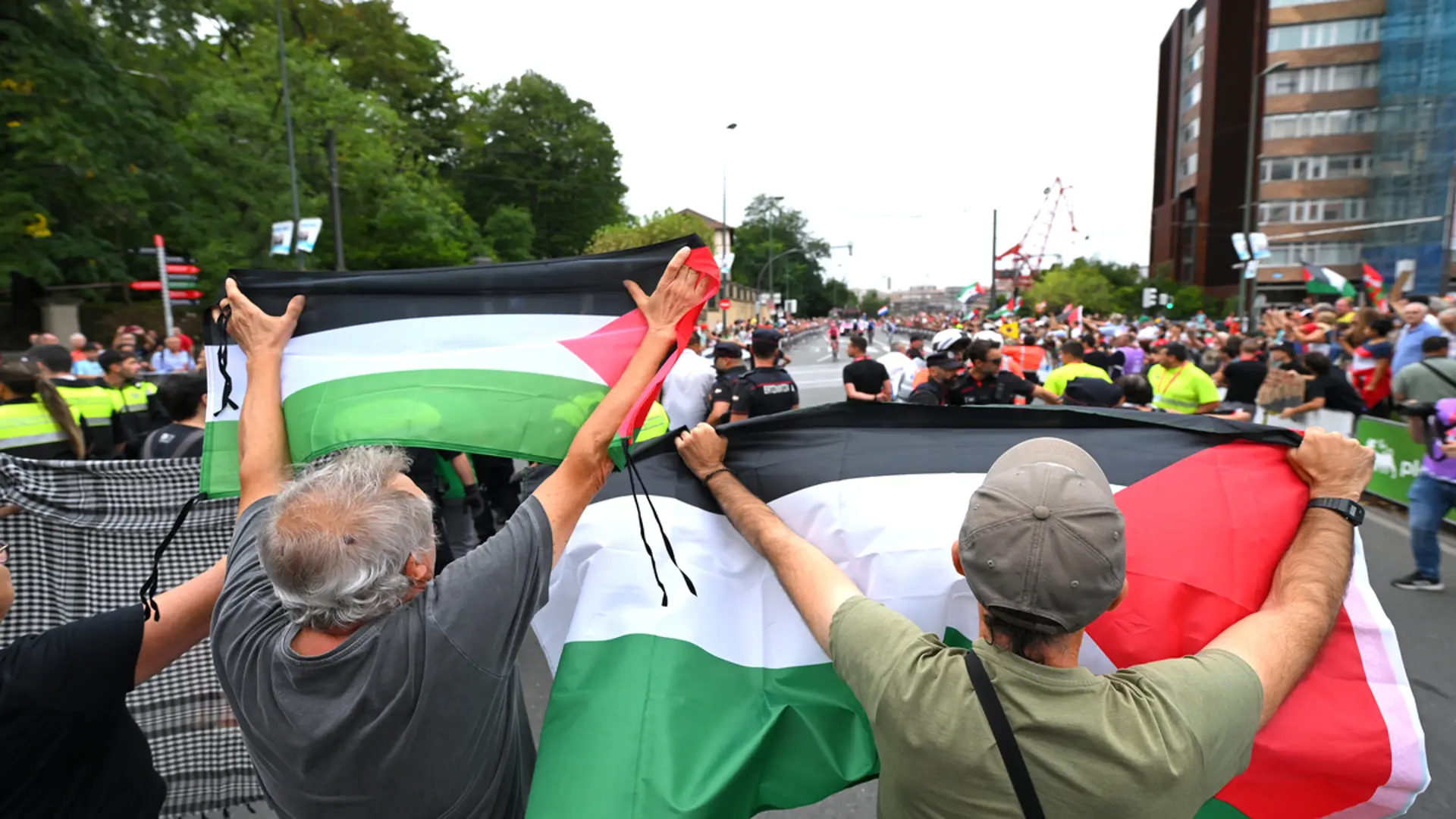 No Vuelta stage 11 winner after protesters disrupt finish line