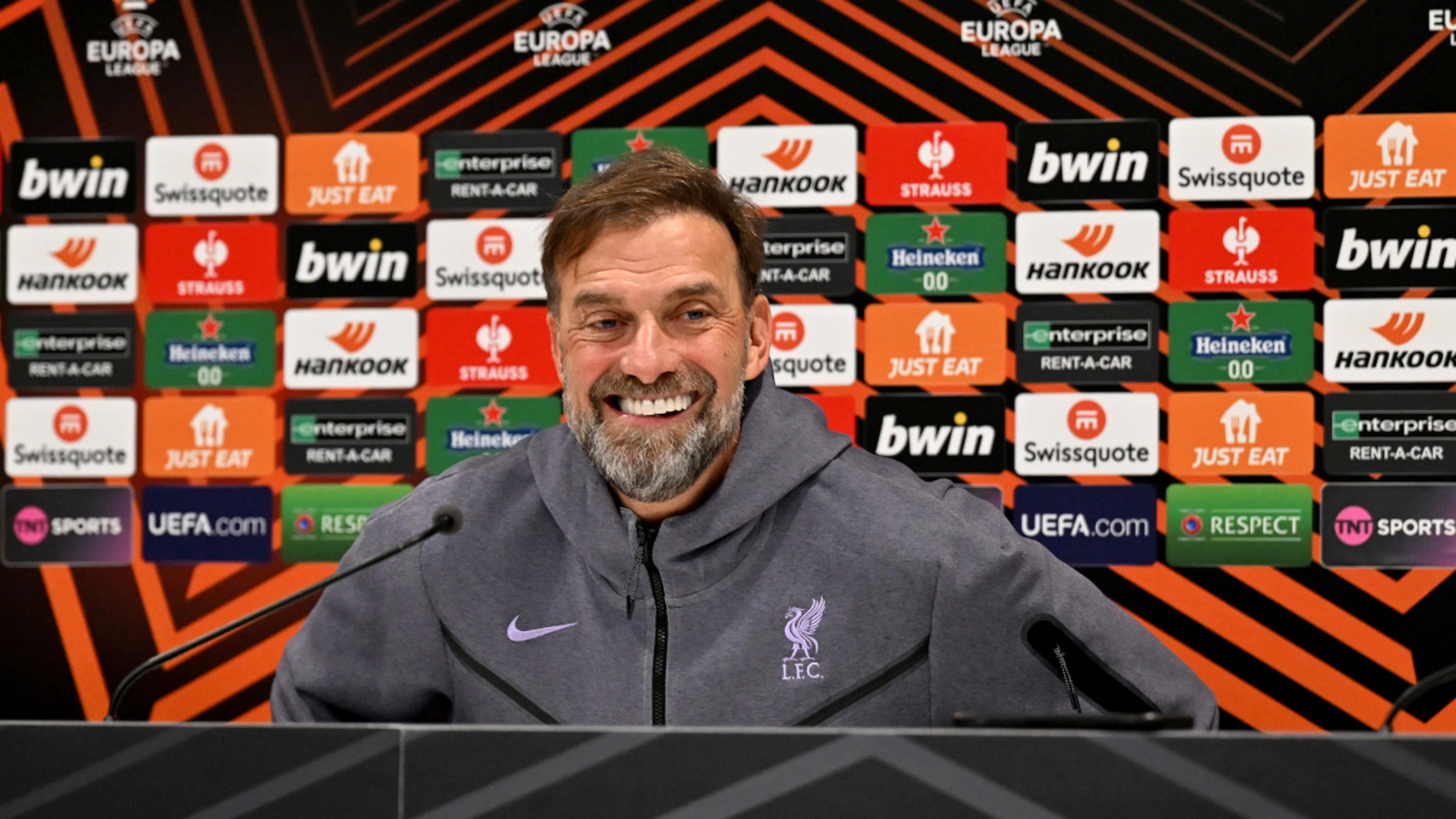 Klopp calls on Liverpool fans to create atmosphere for LASK clash