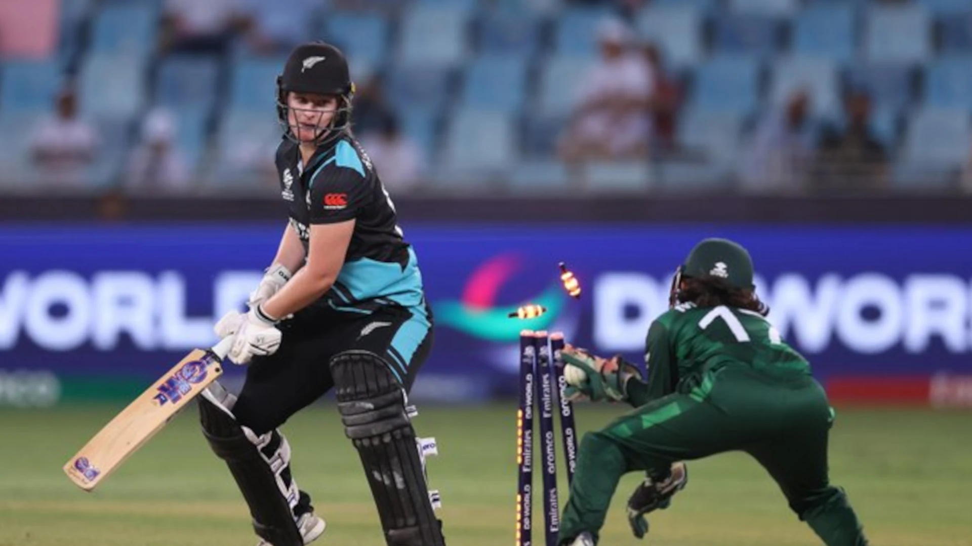 New Zealand thrash Pakistan to reach Women's T20 World Cup semis