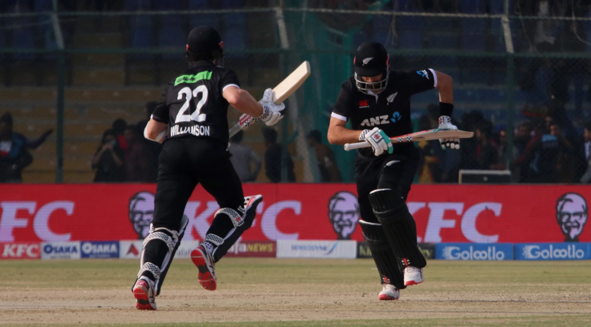 Conway hits hundred as NZ thump Pakistan to level series