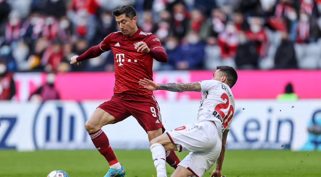 Lewandowski's Bayern contract doubts take focus off Champions League