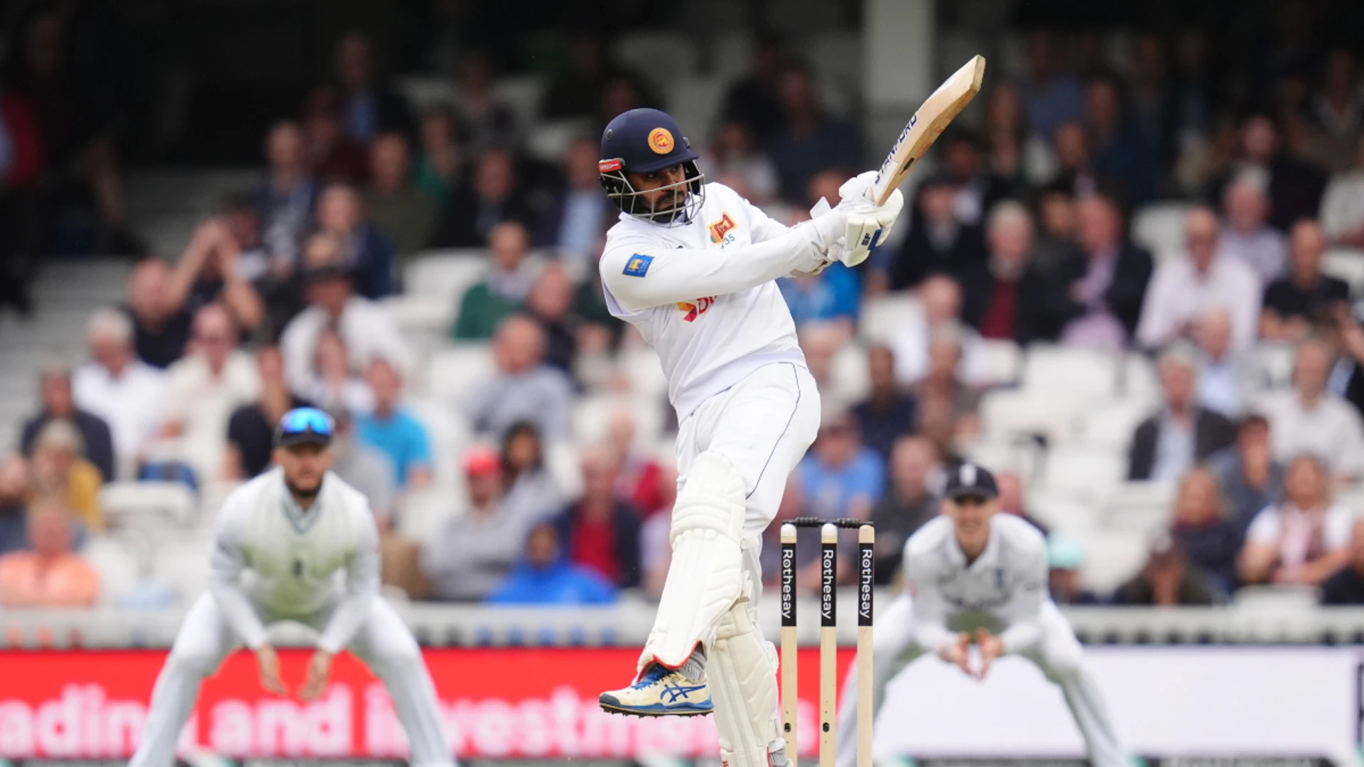 Sri Lanka's De Silva and Kamindu Mendis defy England in third test