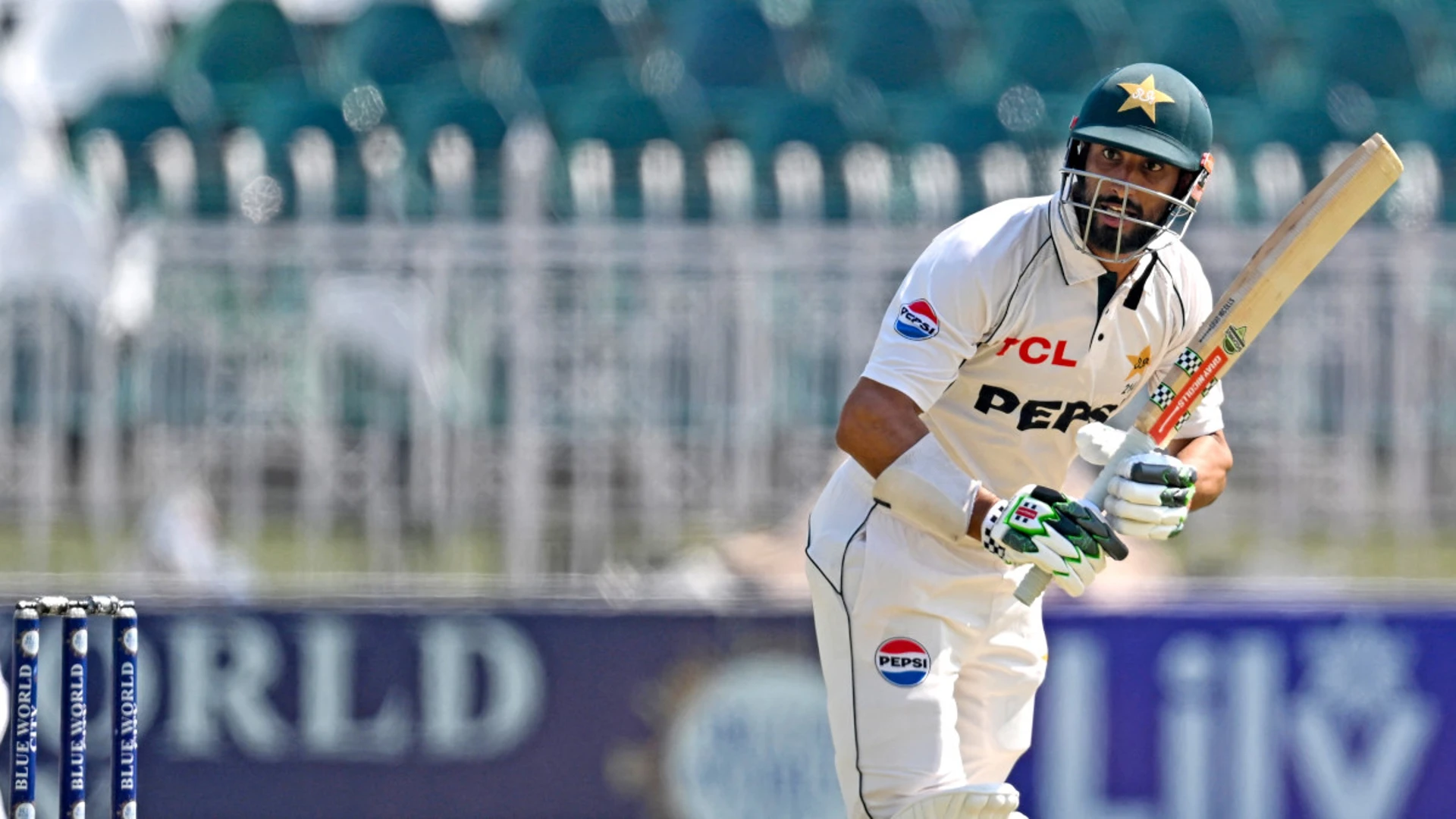 Mehidy's double restricts Pakistan to 183-5 in second test