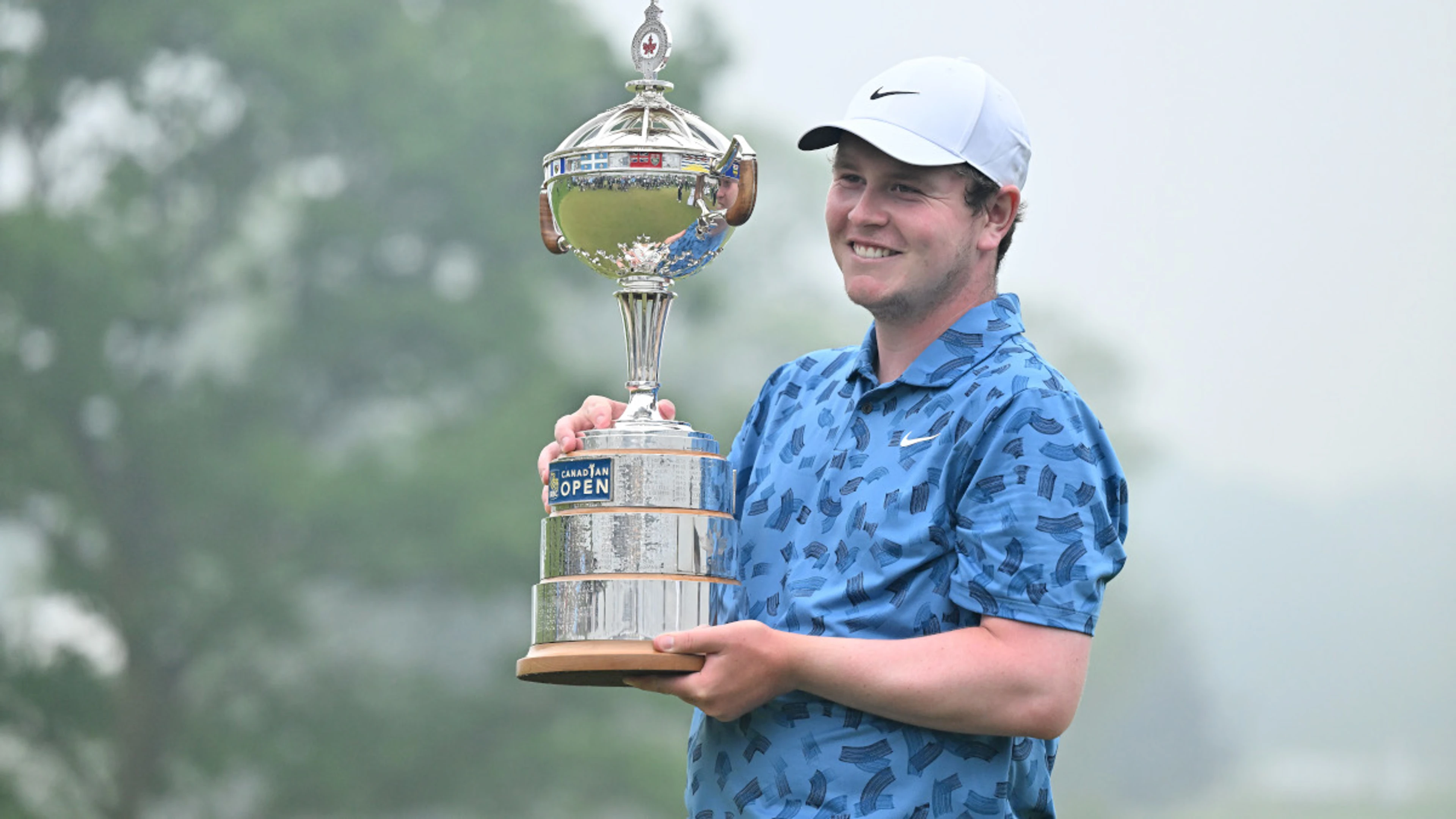MacIntyre, with dad as caddie, gets tearful Canadian Open win