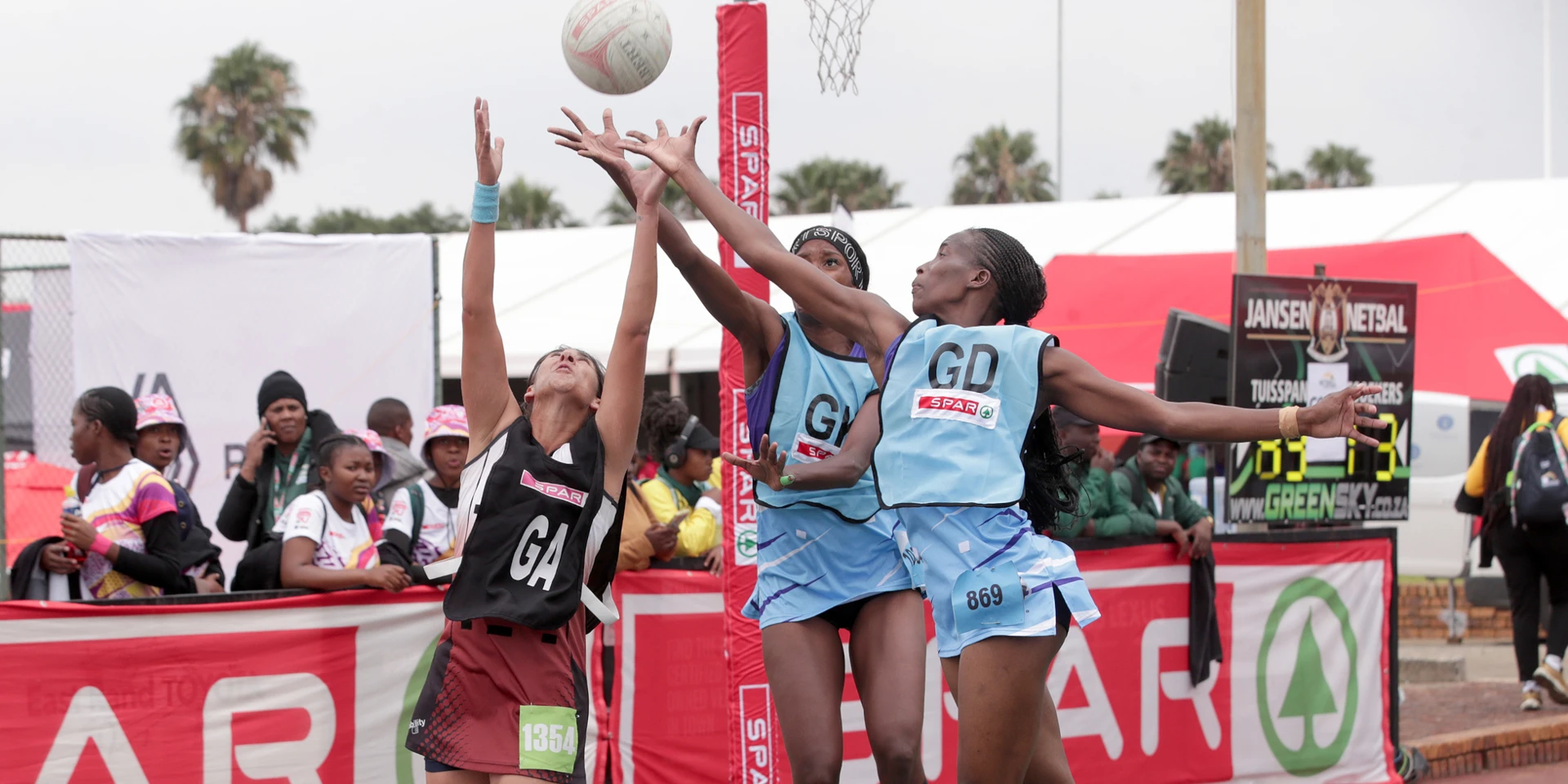 Cape Town and Joburg surge into national netball semis 