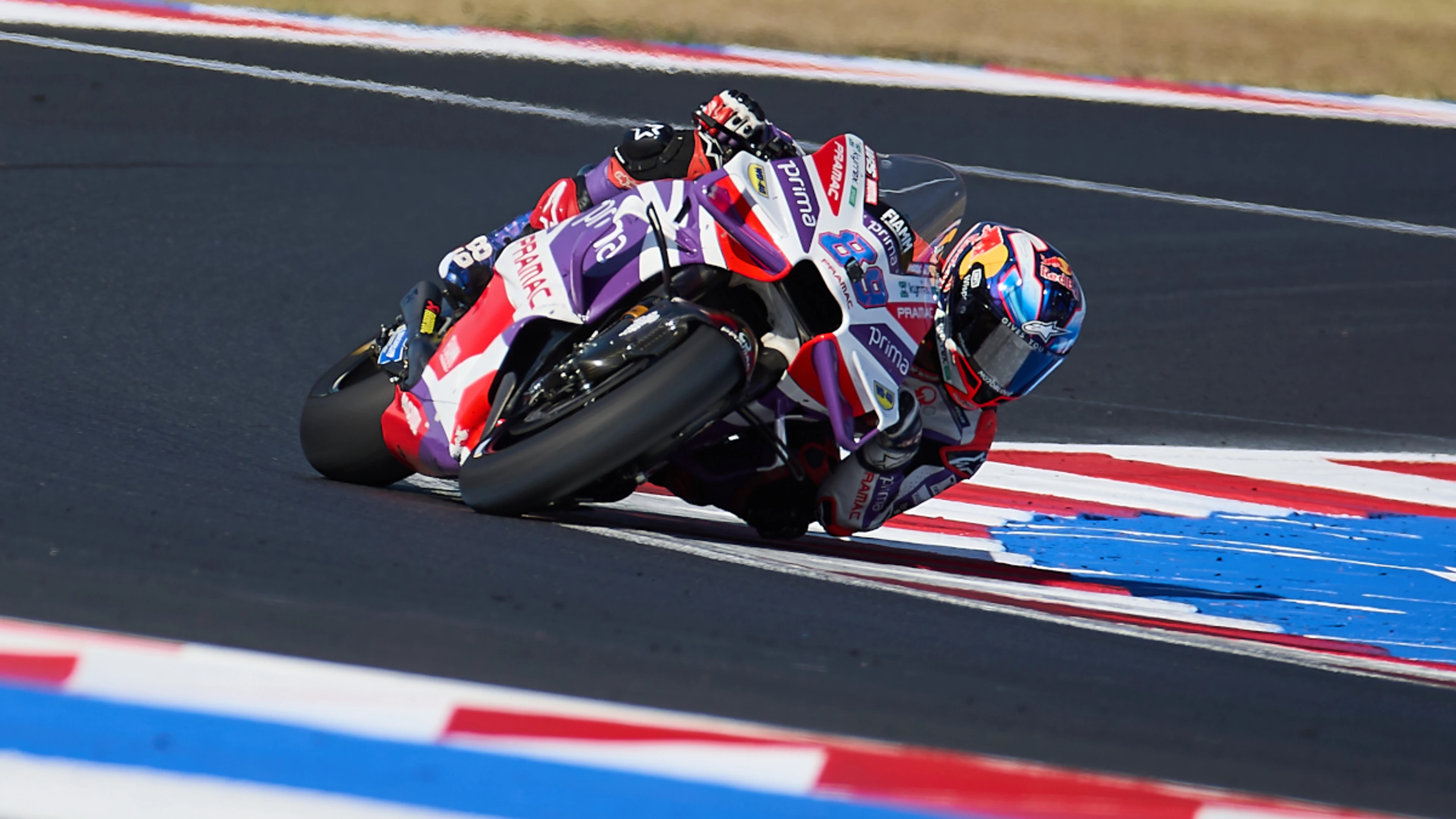 Martin smashes lap record to claim San Marino MotoGP pole