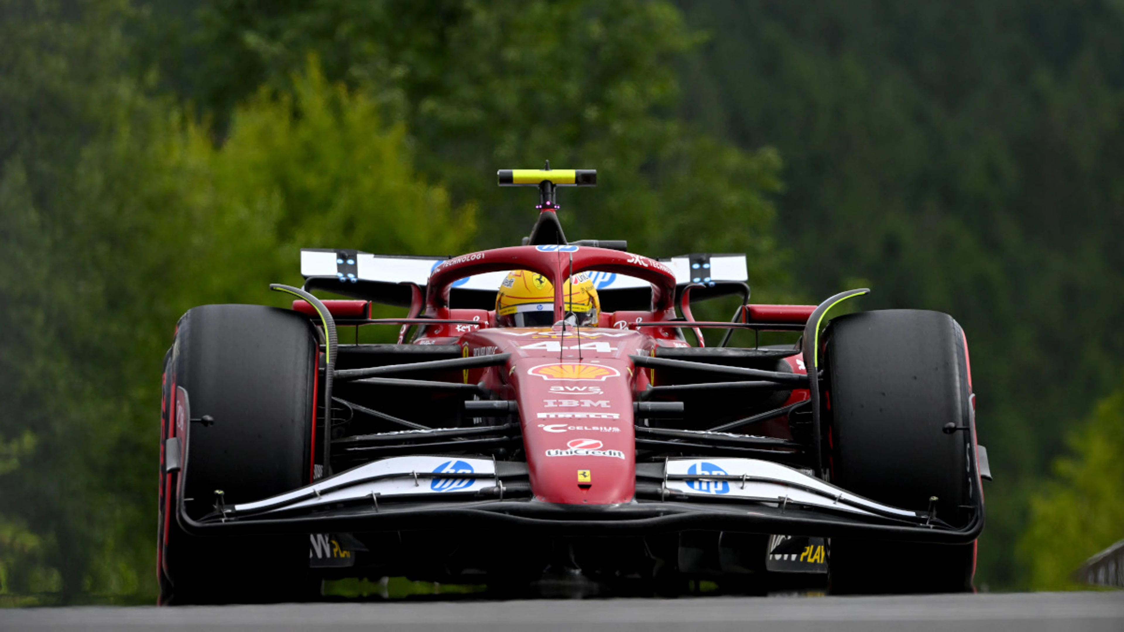 Hamilton holds hands up after 'unacceptable' qualifying