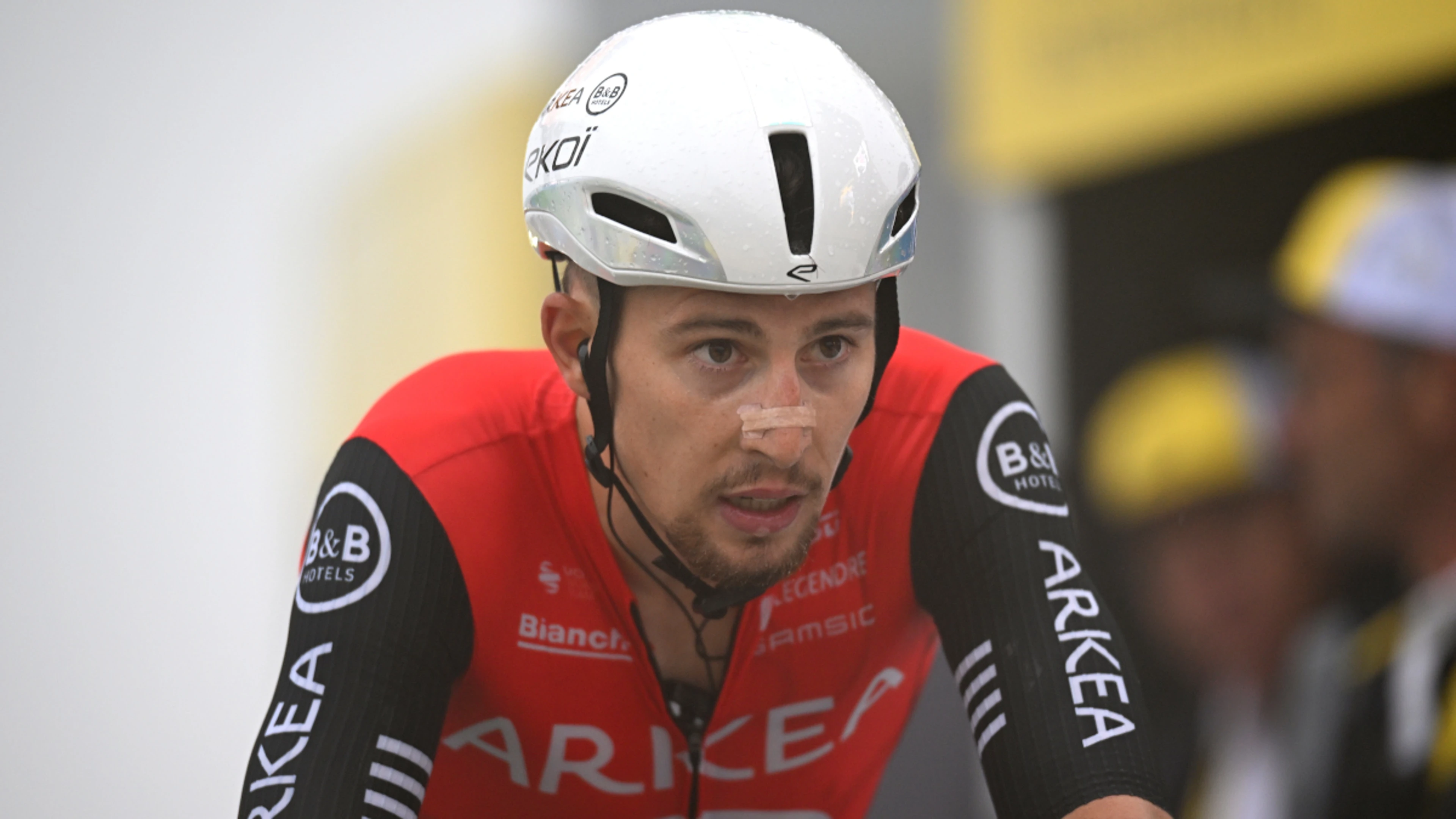 Vauquelin suffers leg injury at home after top-10 Tour de France finish