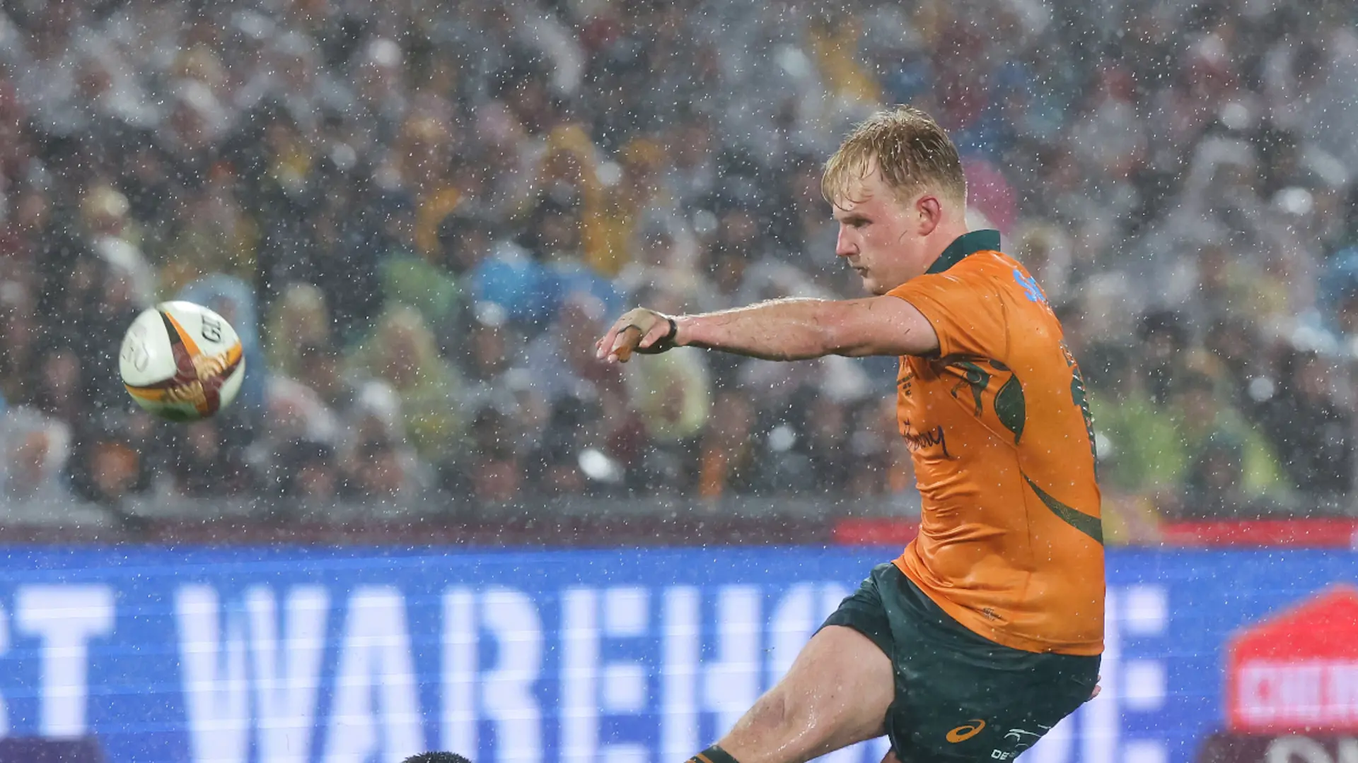 Wallabies flyhalf Lynagh cleared of concussion concerns