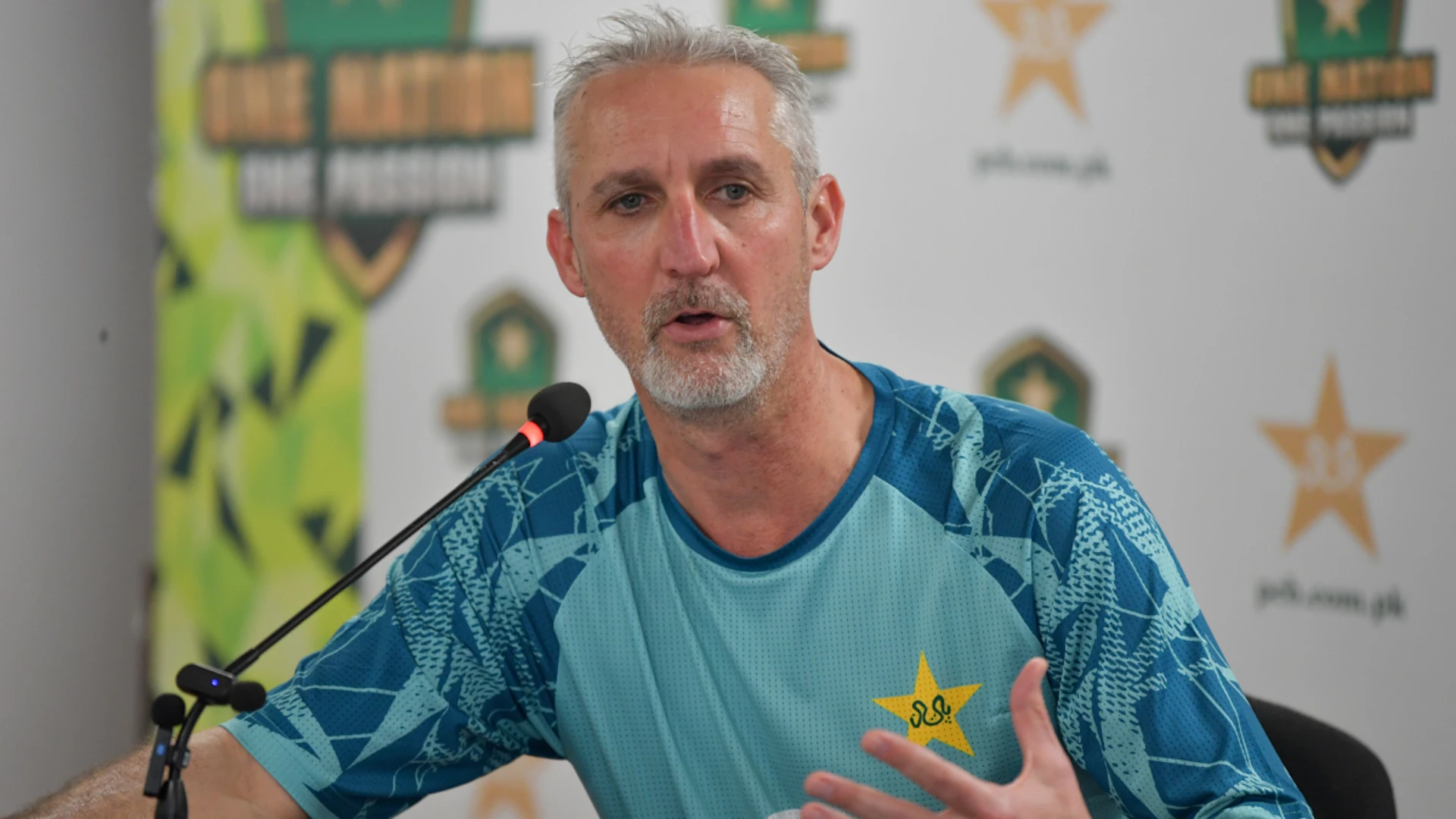 New head coach Gillespie vows consistency in Pakistan test side