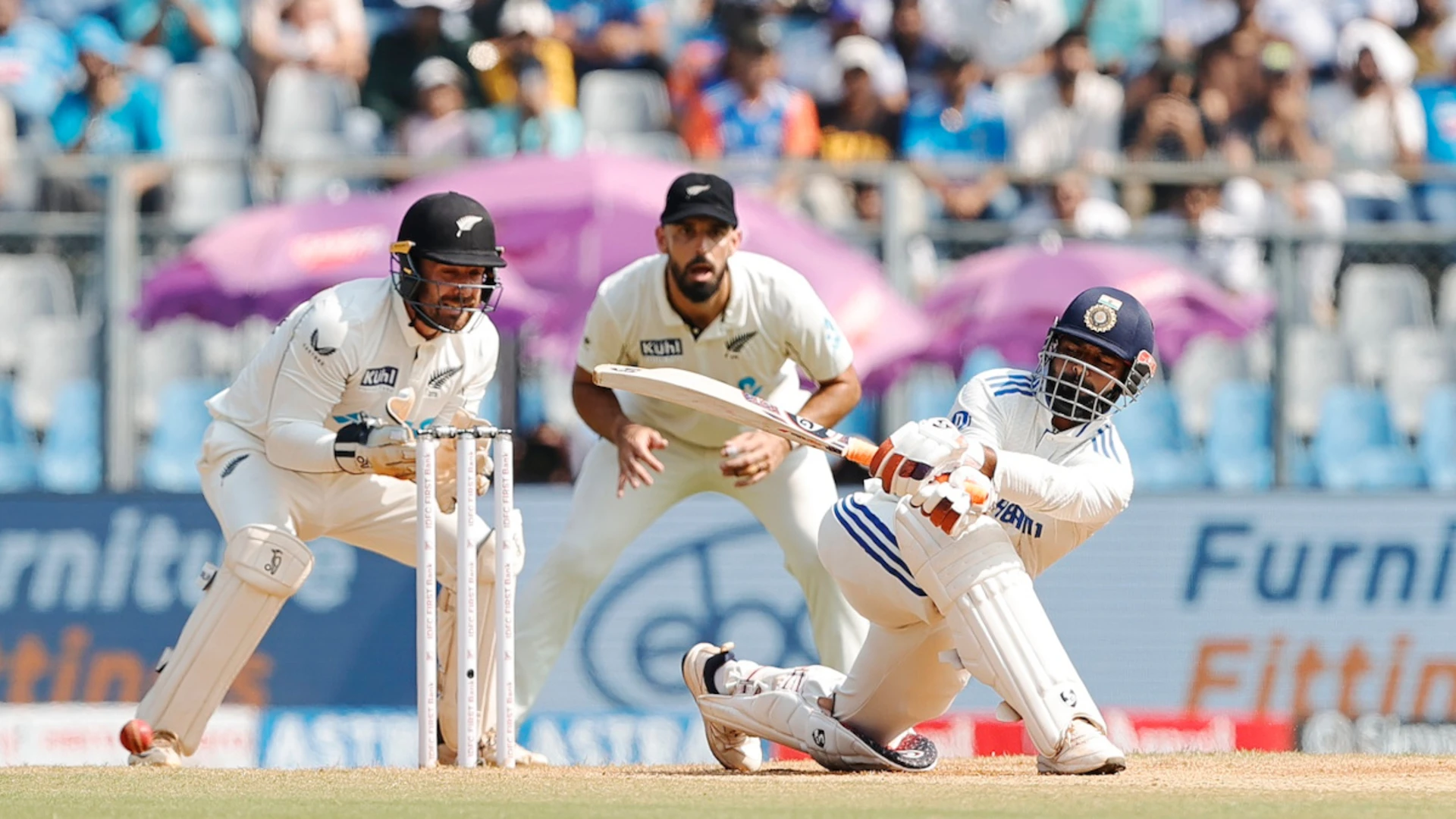 New Zealand reduce India to 92-6 at lunch on day three