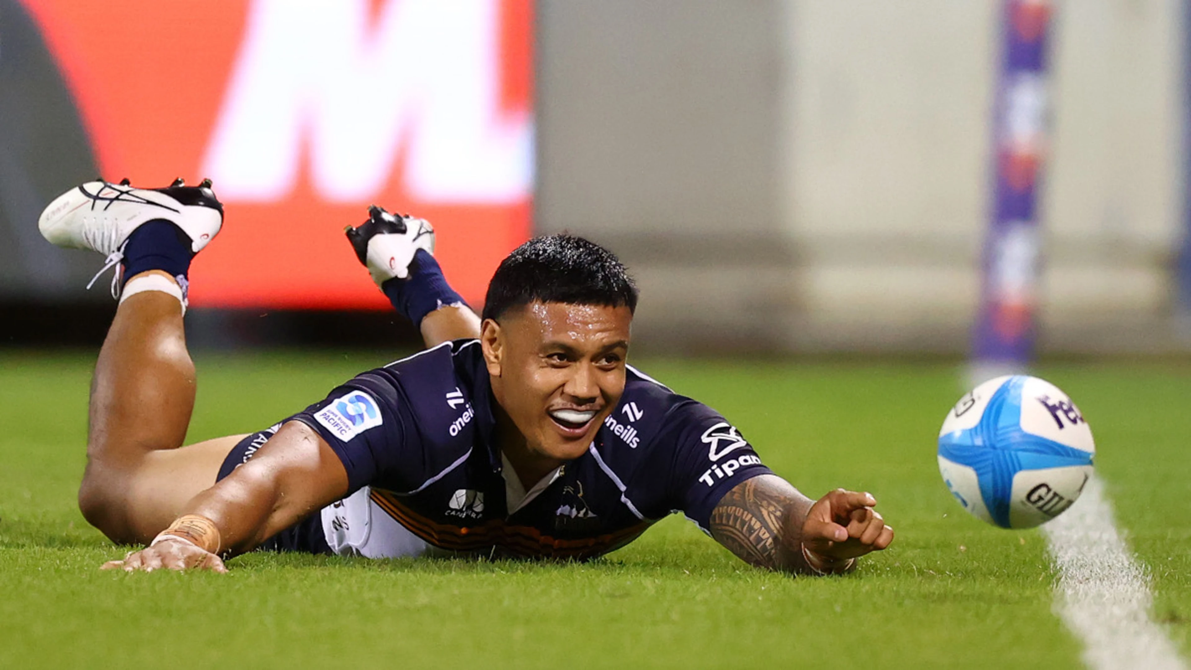 Test flyhalf Lolesio to leave Australia rugby in 2026