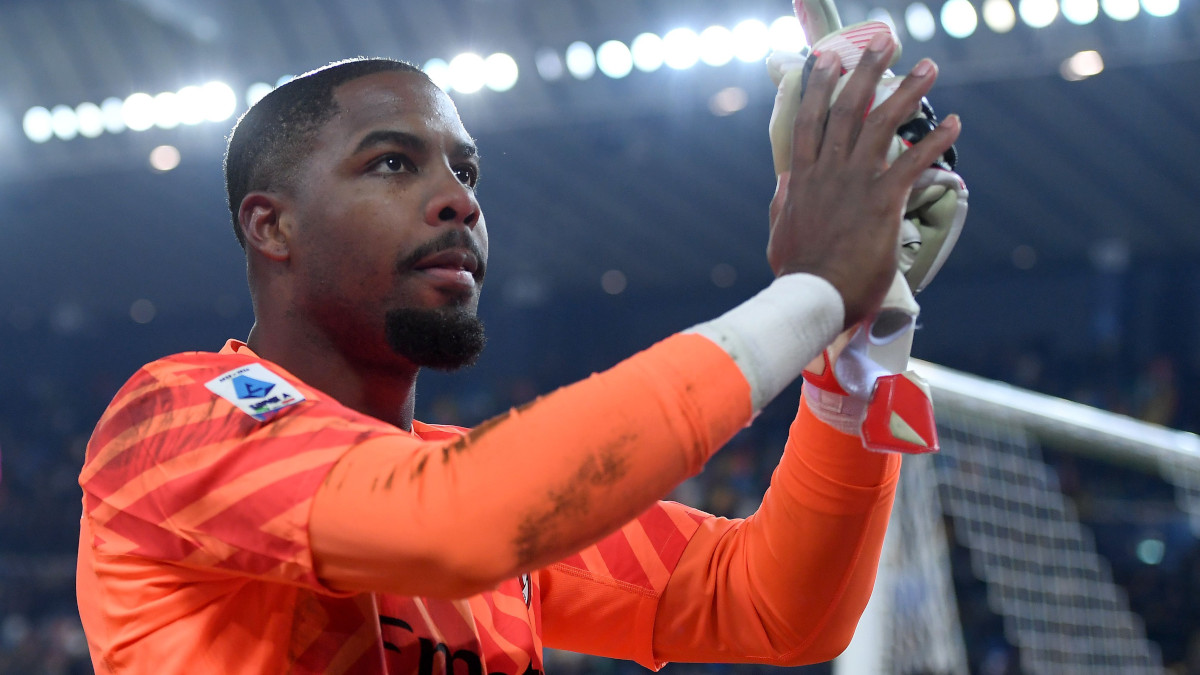 Maignan 'serene and strong' despite racist abuse, says AC Milan coach