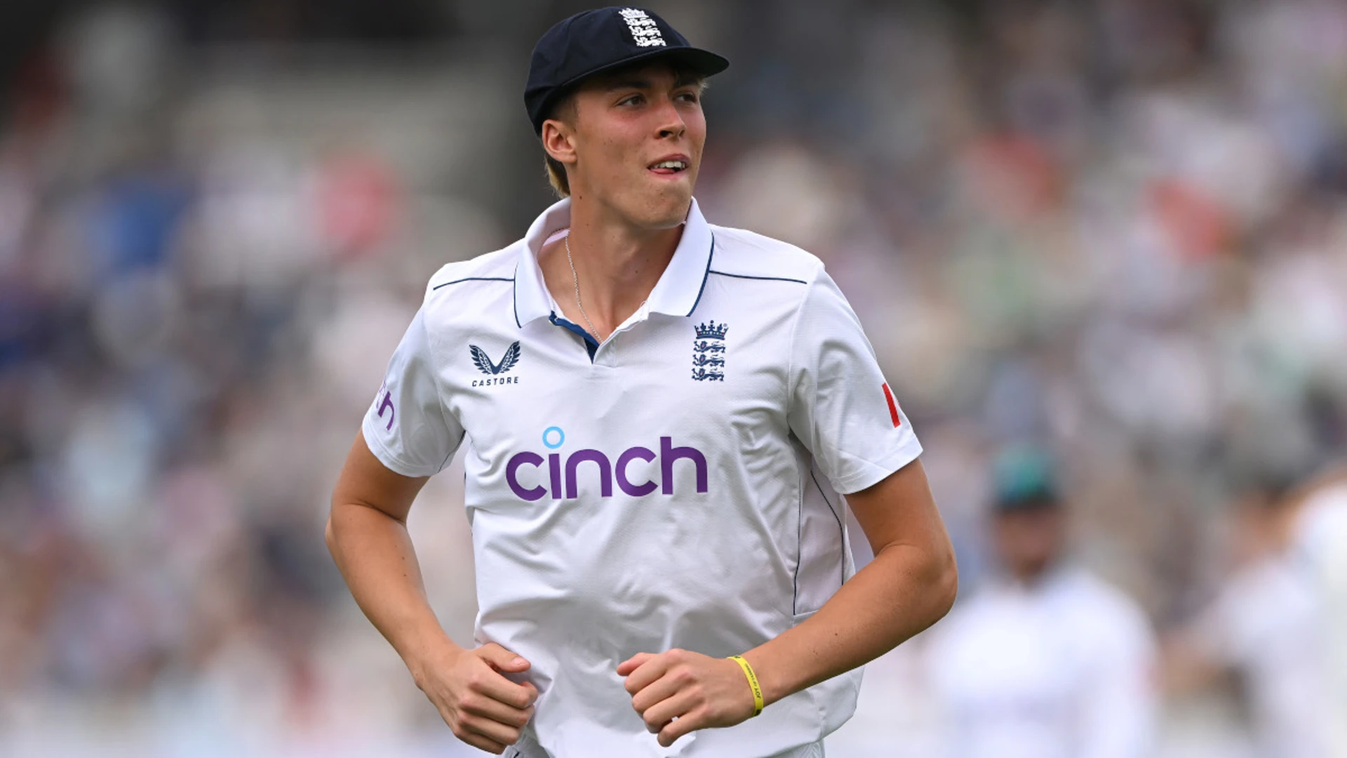 England pick seamer Hull for 3rd test against Sri Lanka