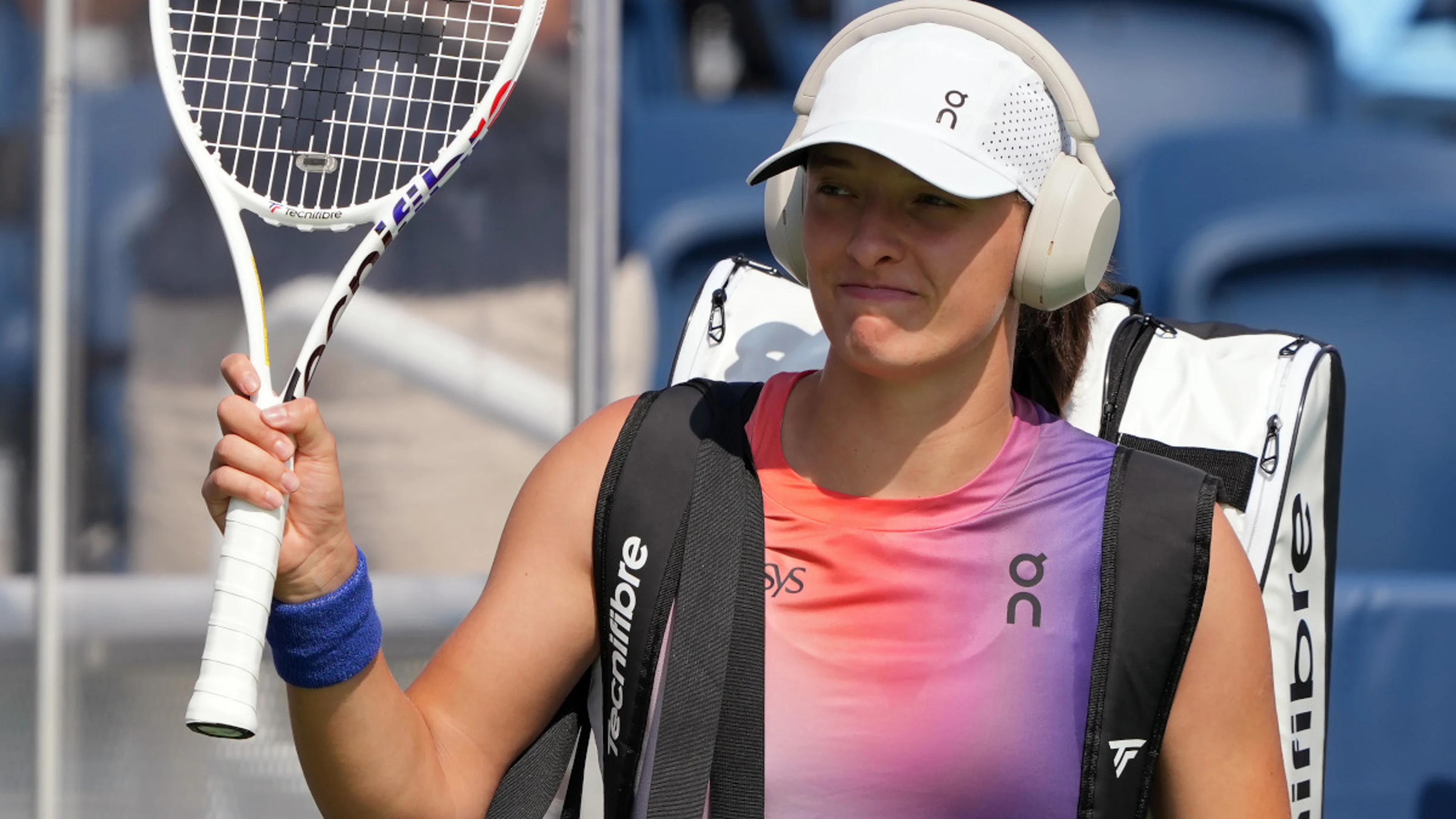 Swiatek sweats out win to reach Cincinnati semis