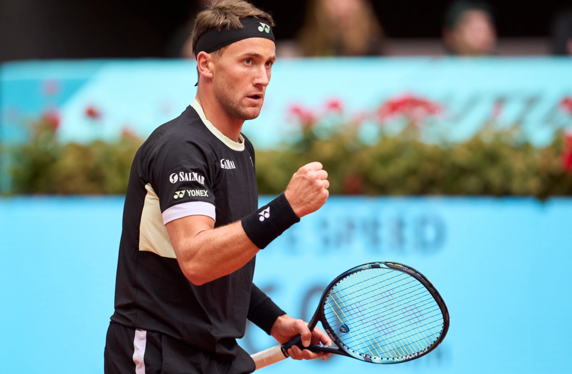 Ruud rolls into Geneva final