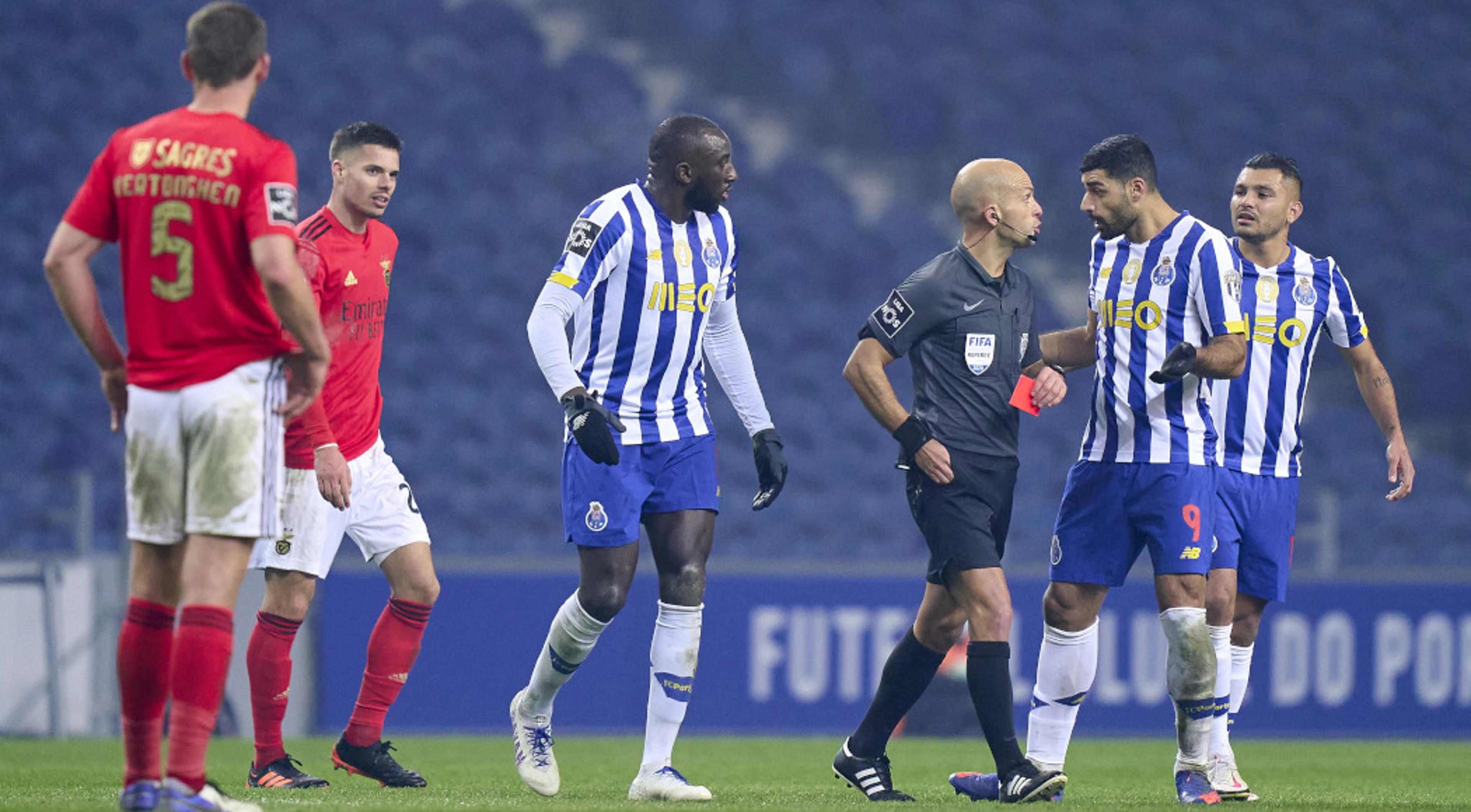Taremi scores, gets sent off as Porto and Benfica draw