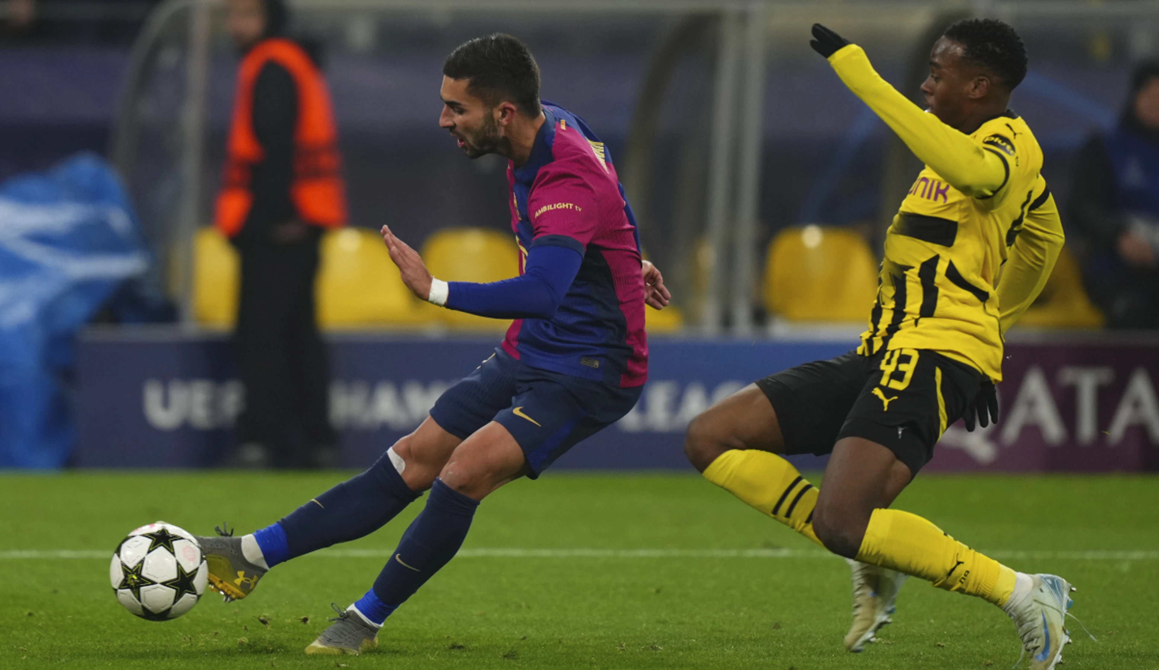 Substitute Torres strikes twice as Barcelona snatch late win at Dortmund