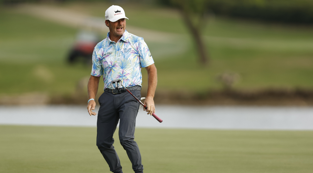 Alex Cejka owns 1-shot lead at Invited Celebrity Classic